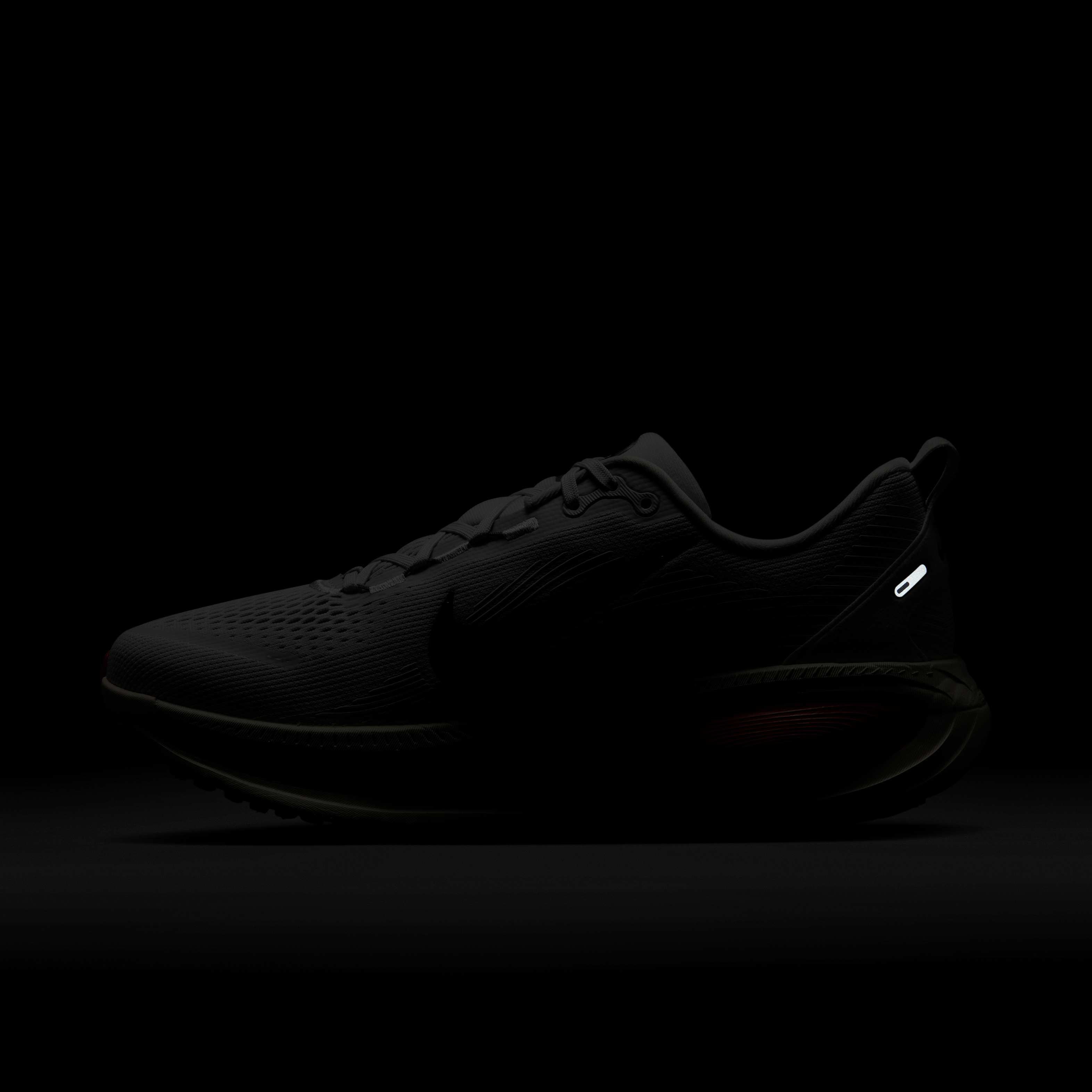 Nike Vomero 18 image number 10