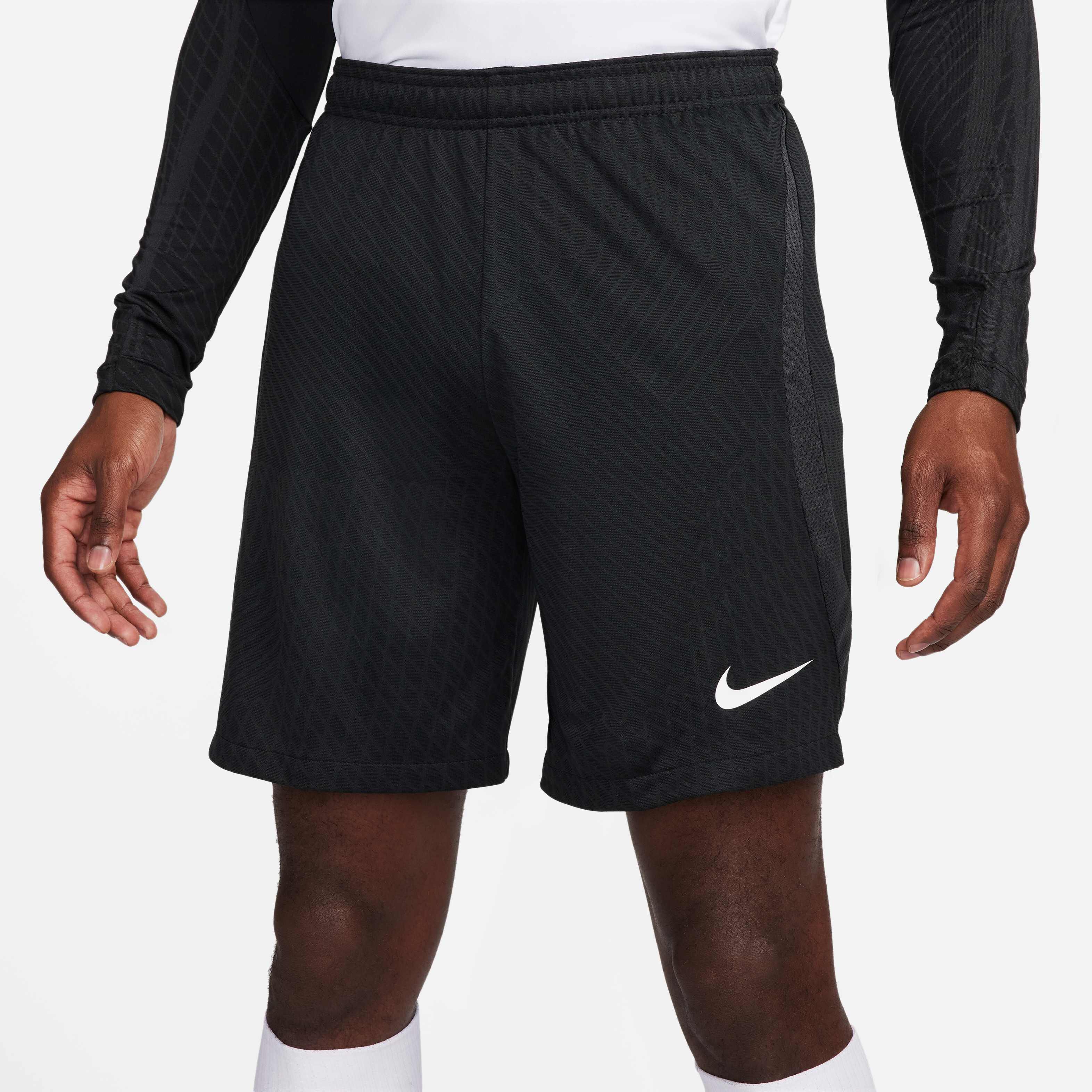 Nike Dri-FIT Strike image number 1