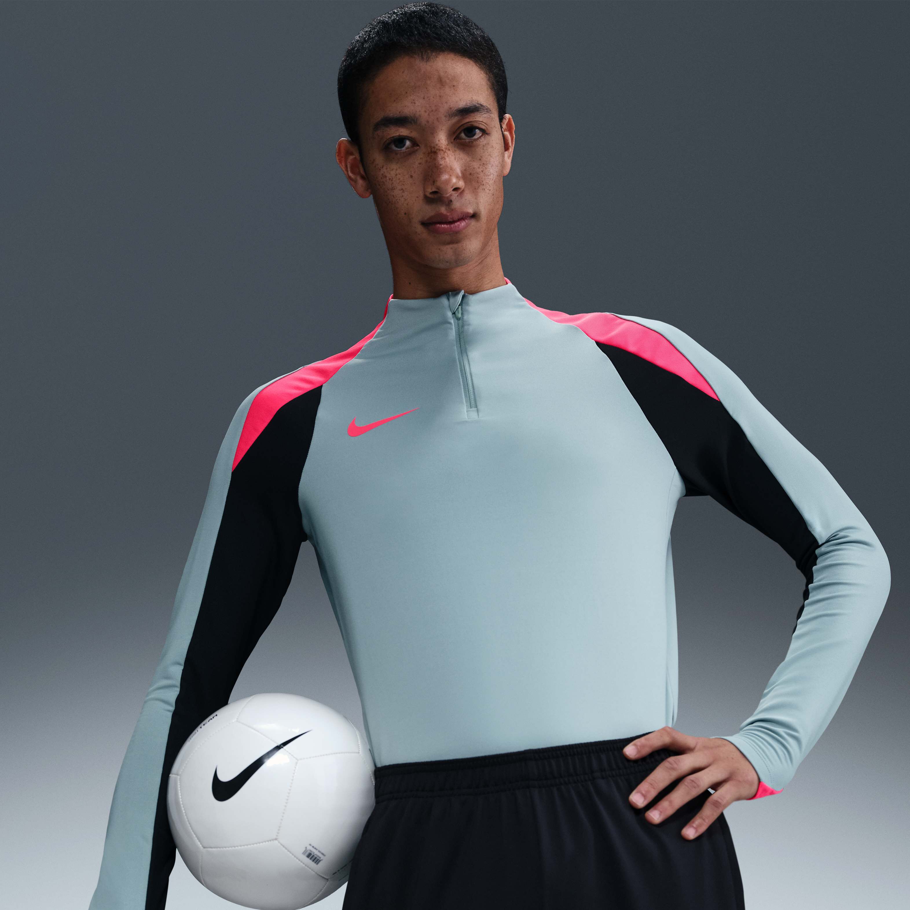 Nike Strike image number 0