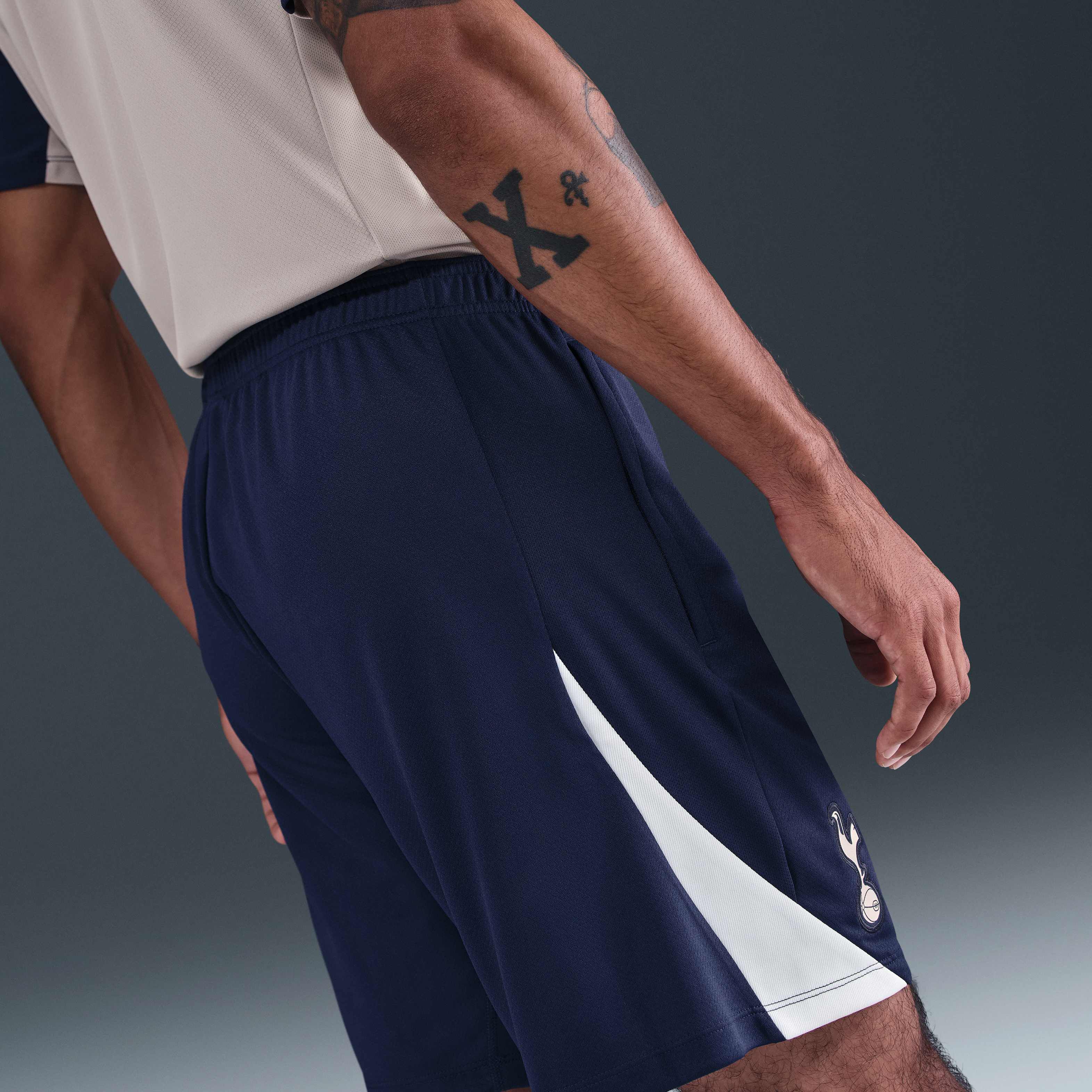 Tottenham Hotspur Strike image number 2