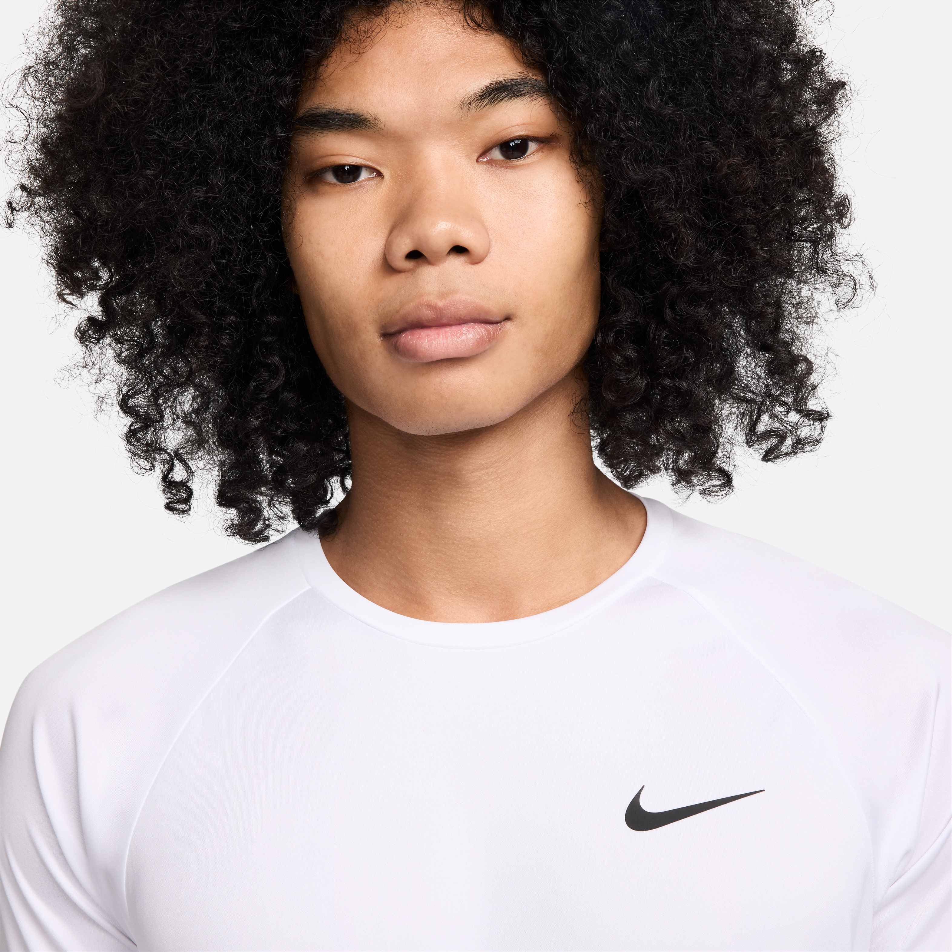 Nike Essential image number 2