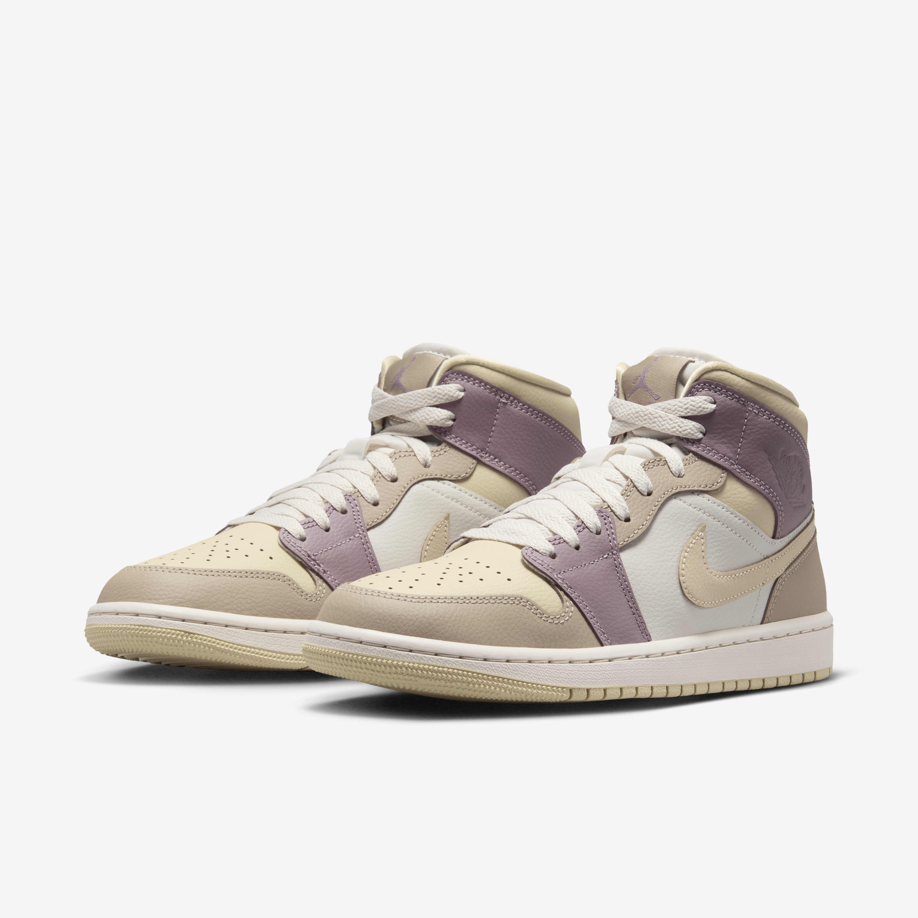 Air Jordan 1 Mid image number 4