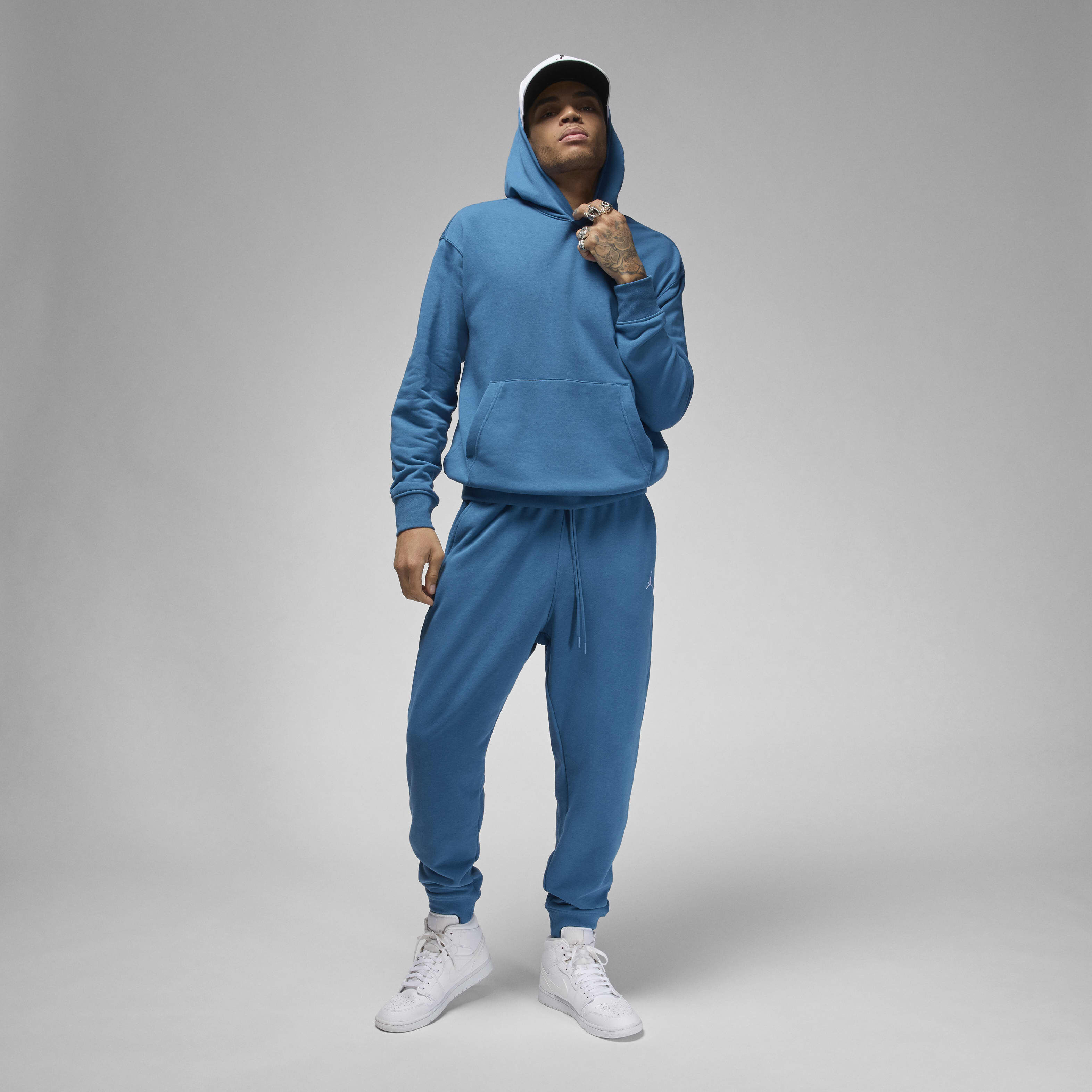 Jordan Essentials image number 4