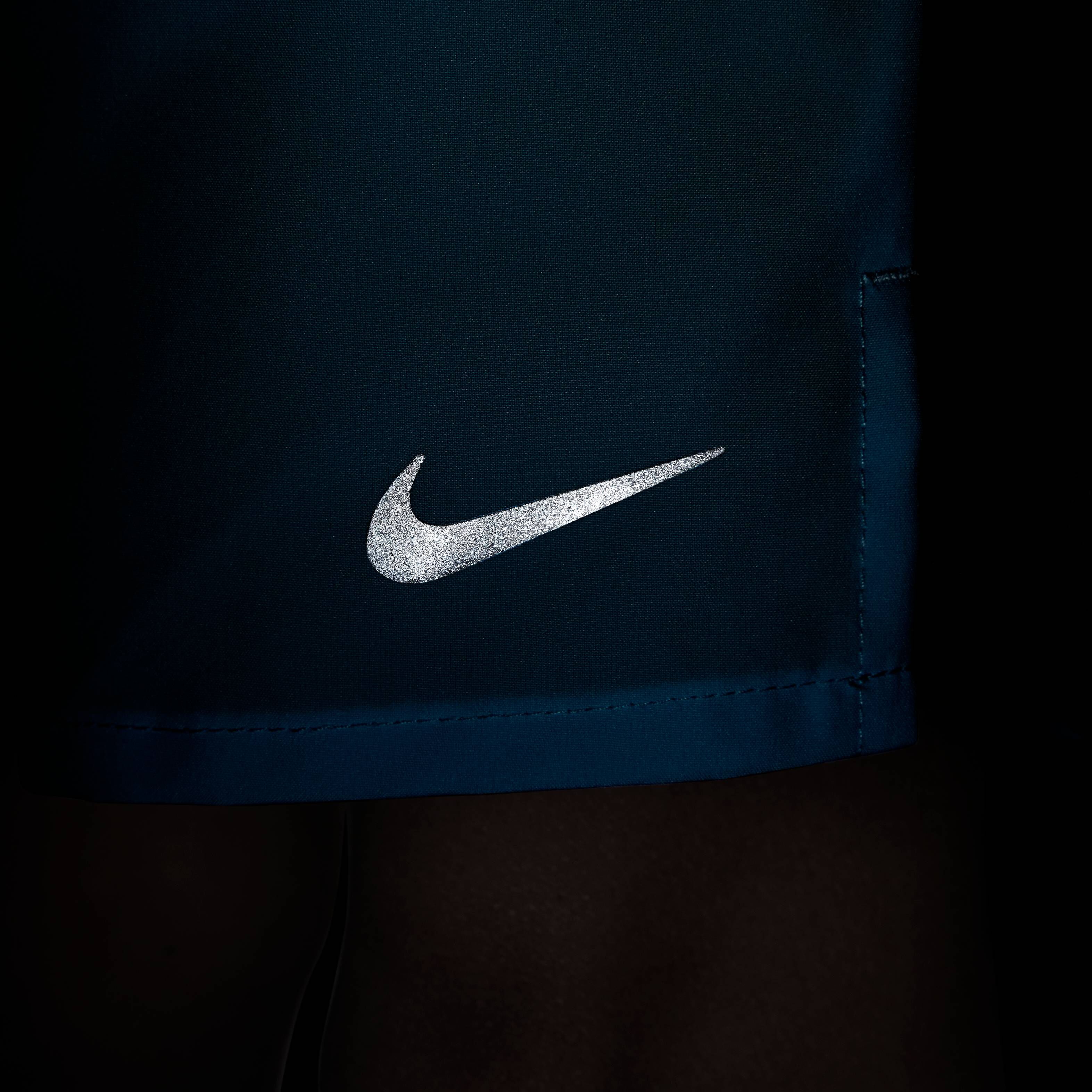 Nike Dri-FIT Challenger image number 9