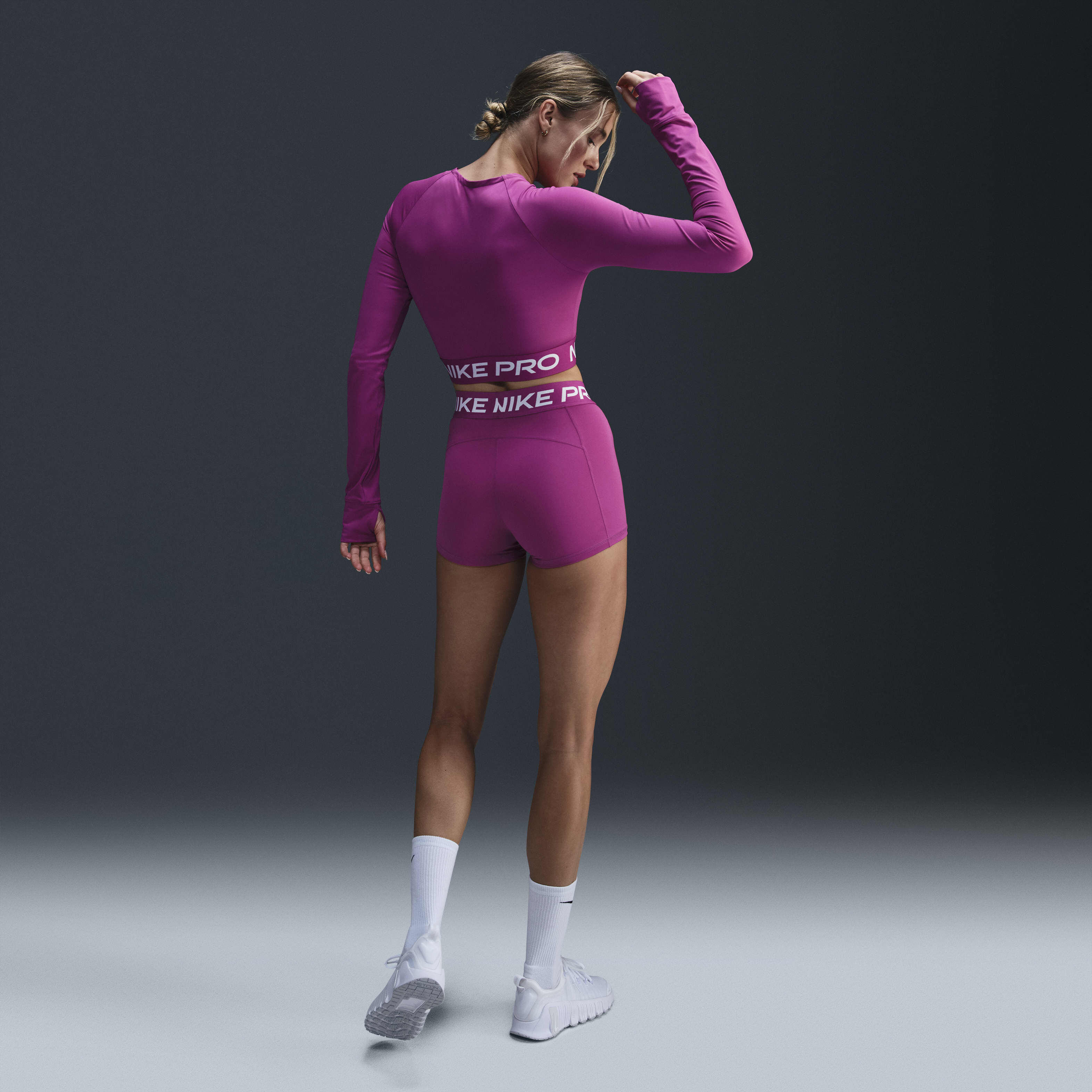 Nike Pro image number 3