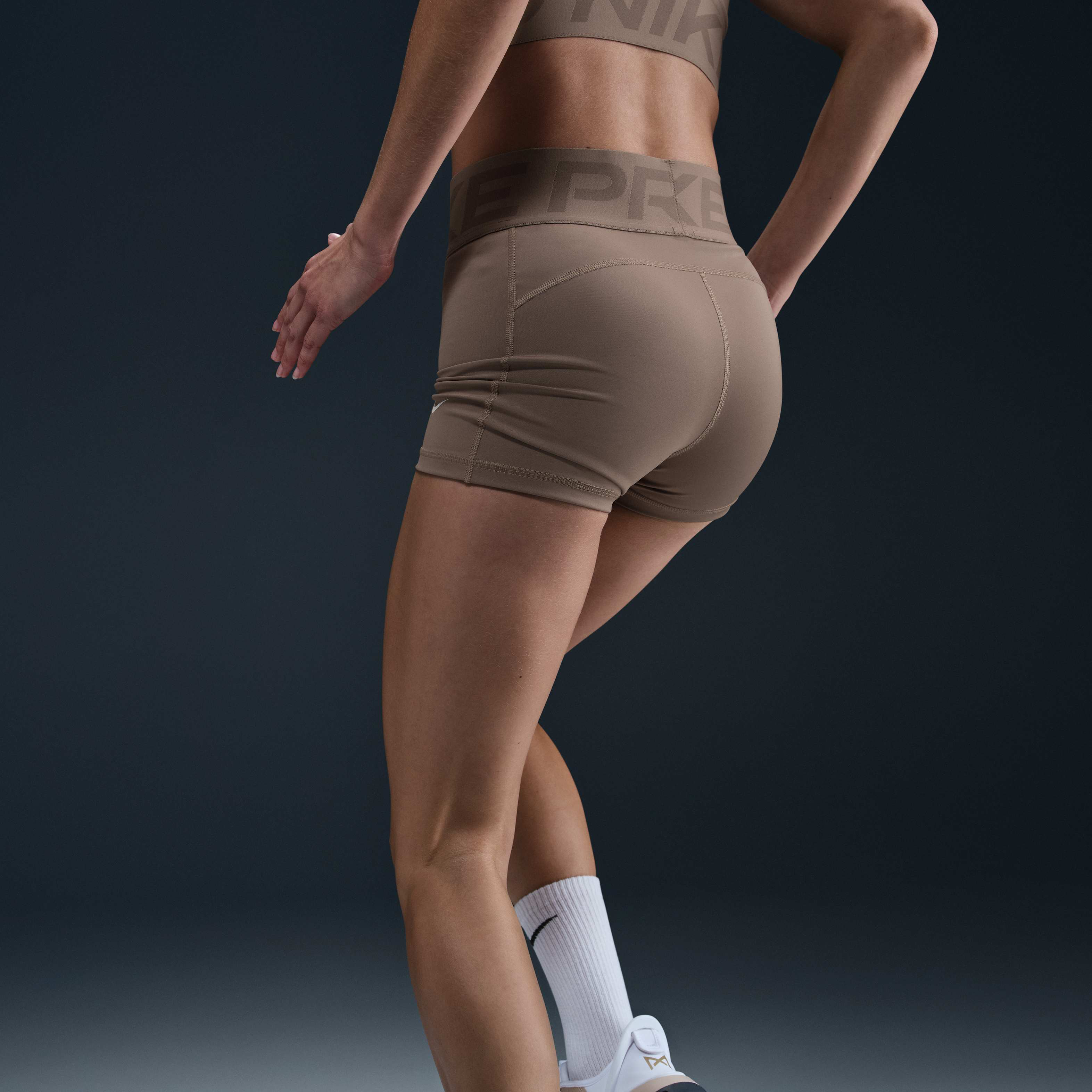 Nike Pro Sculpt image number 2