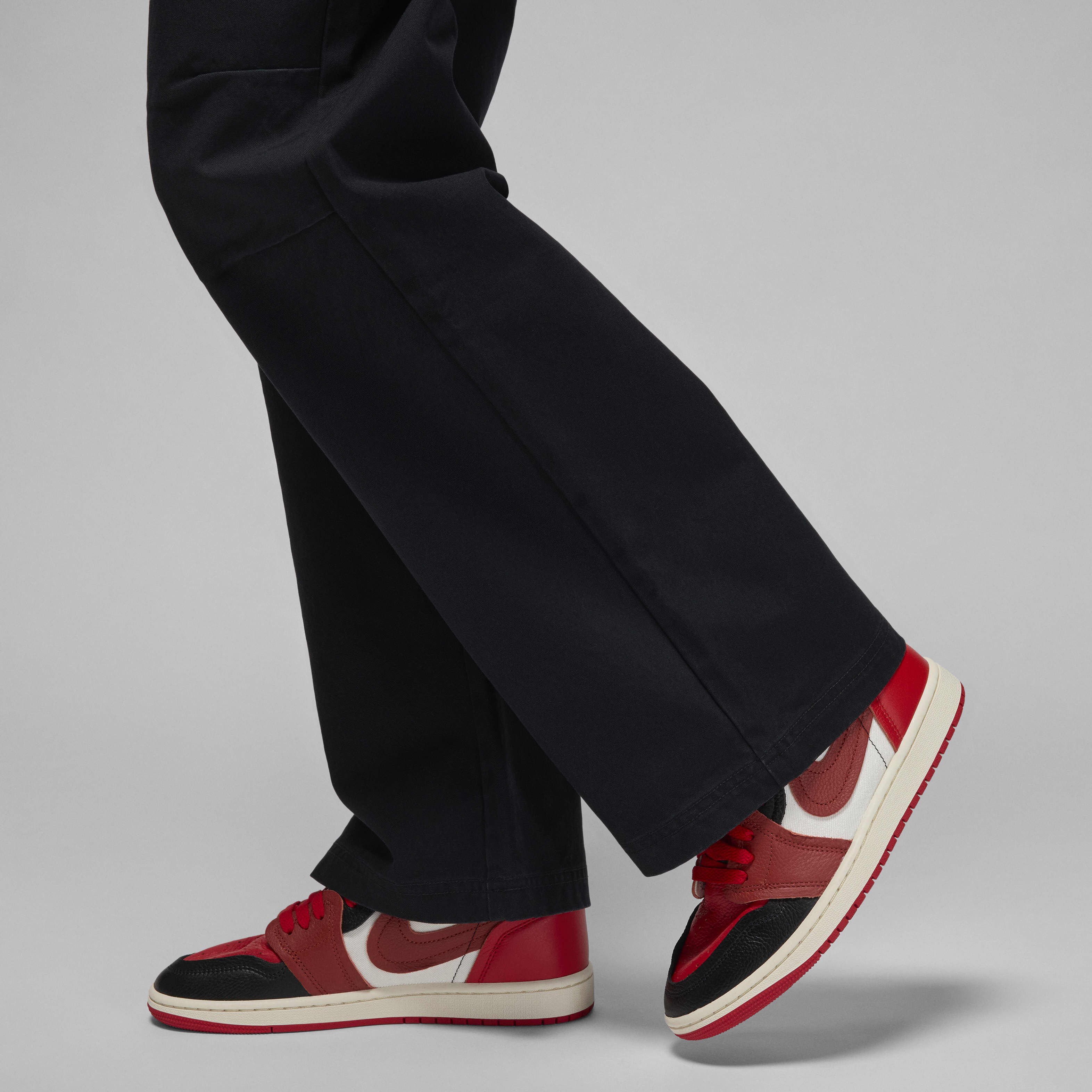 Buy Jordan Chicago Women's Trousers - Black | Nike Kuwait