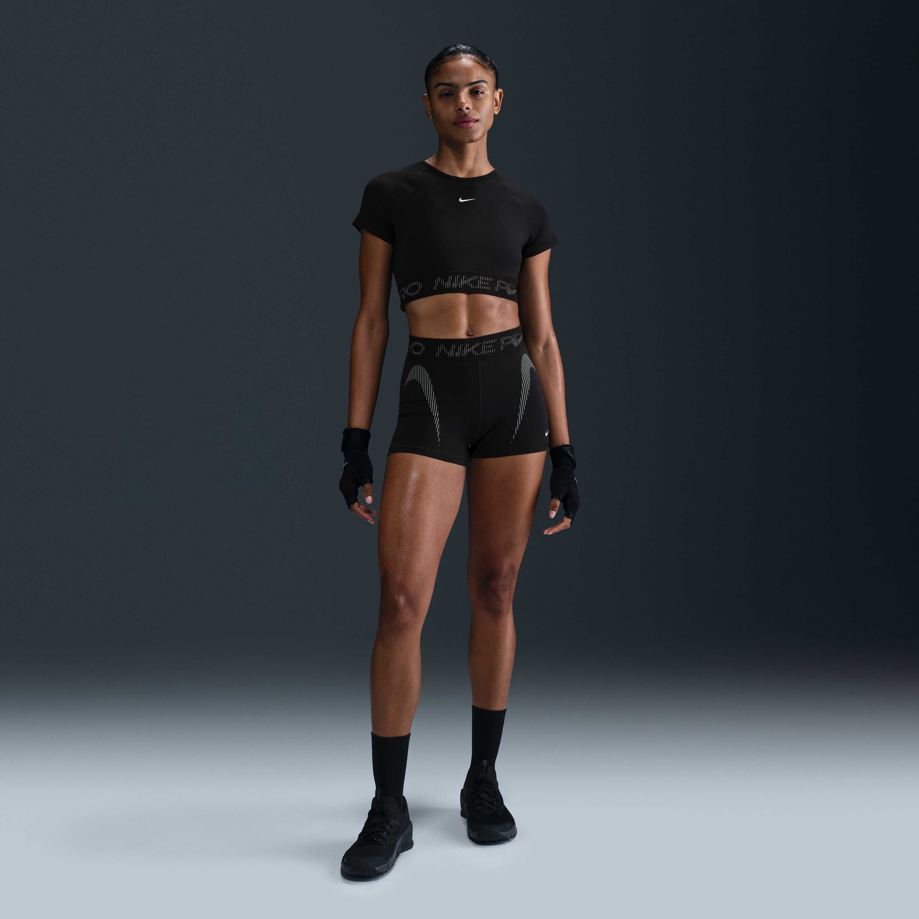 Nike Pro image number 0