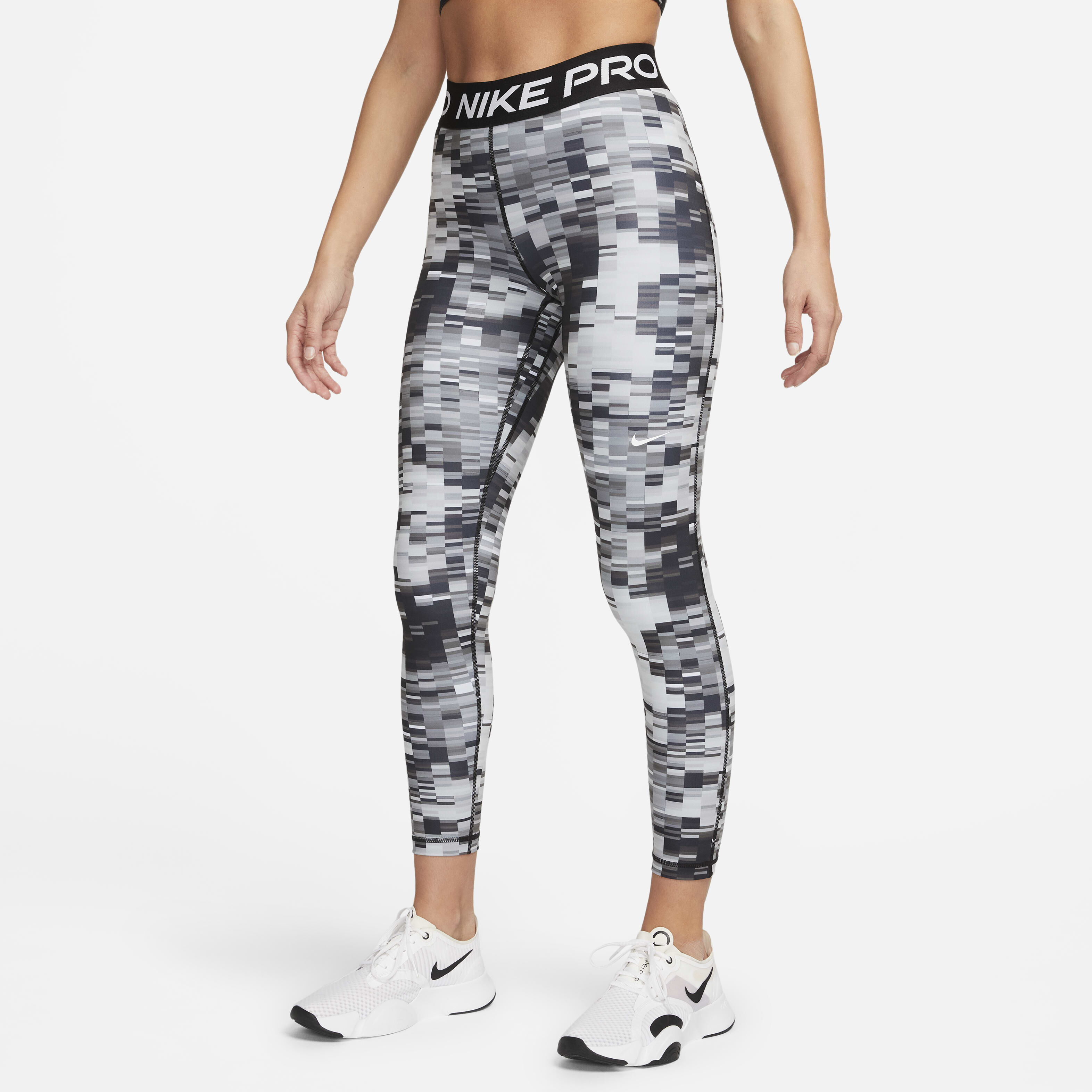 Nike Pro image number 0