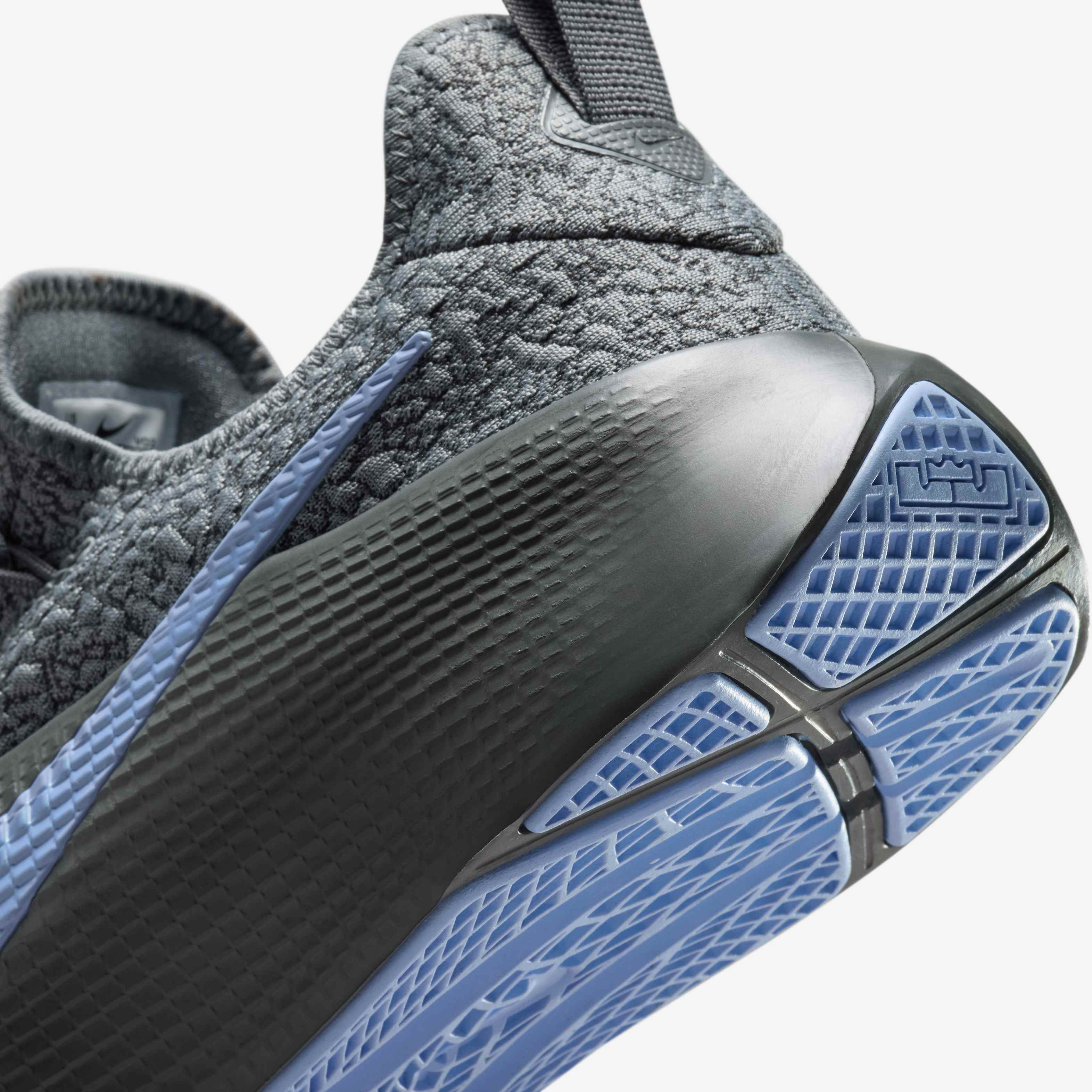 LeBron TR 1 image number 7