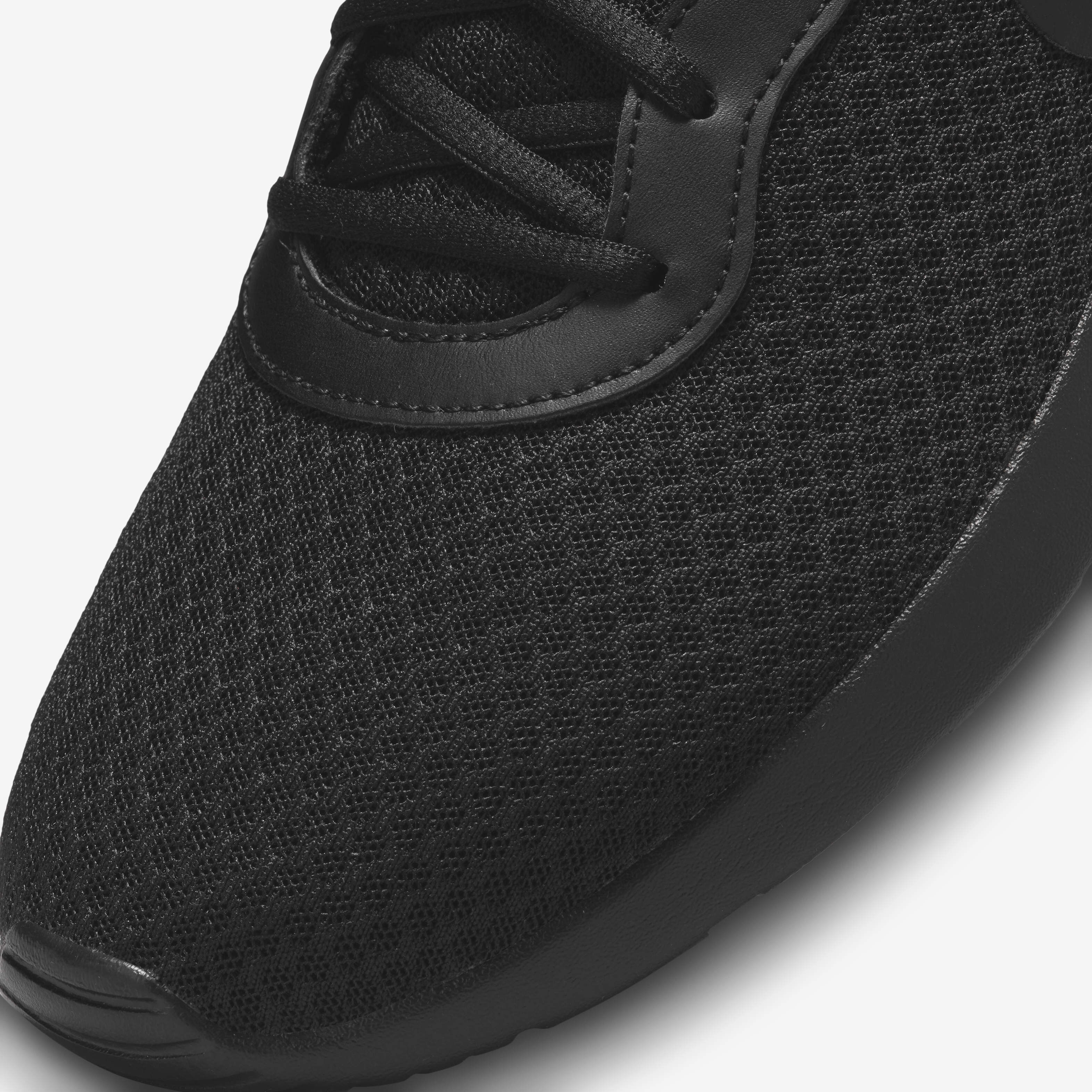 Buy Nike Tanjun Men s Shoes Nike Kuwait Official