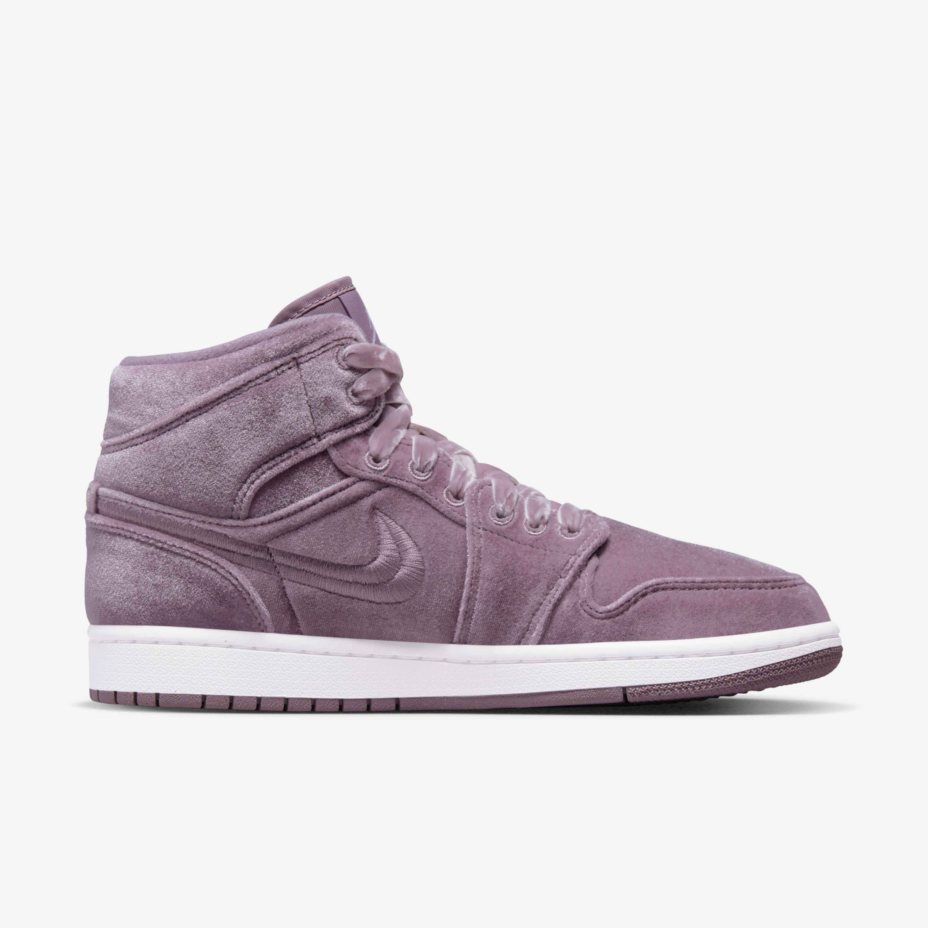 Air Jordan 1 Mid SE image number 2