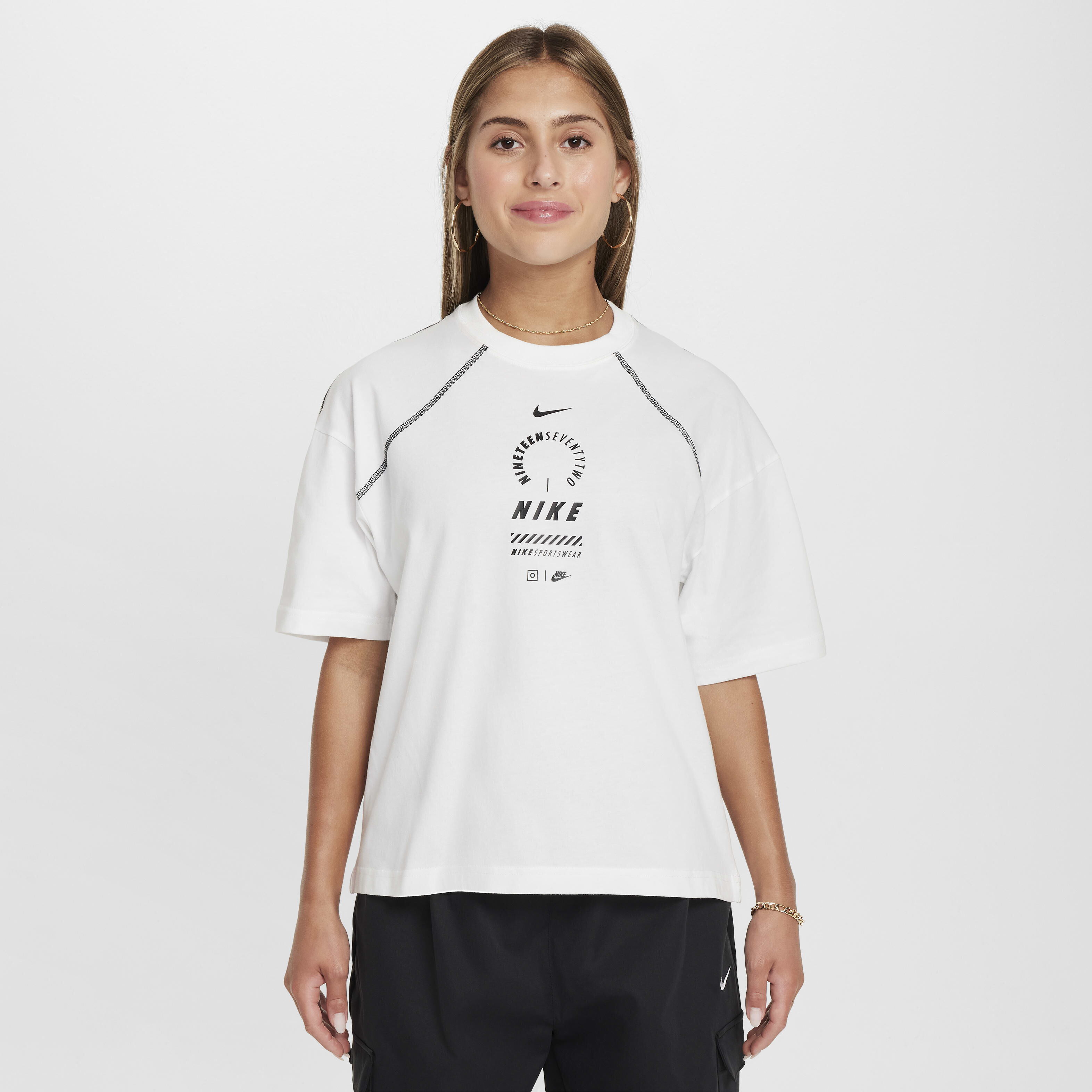 Nike oversized t shirt hotsell
