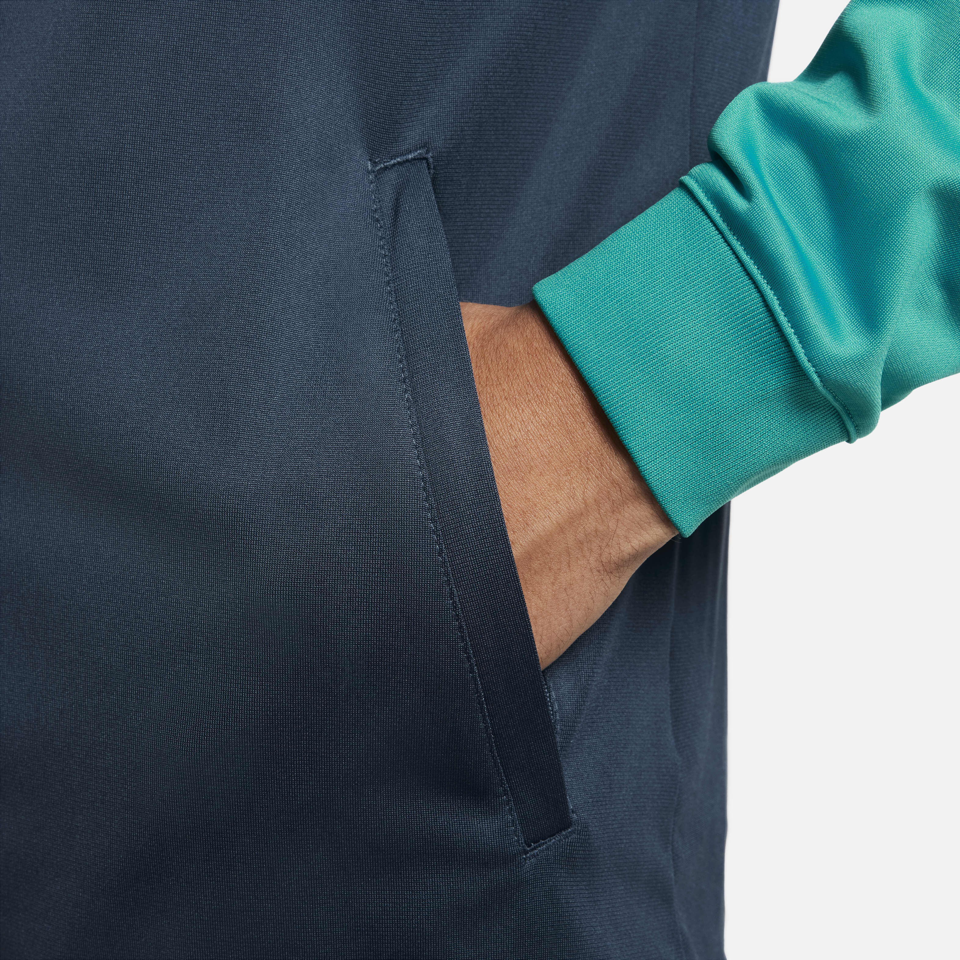 F.C. Barcelona Strike image number 5