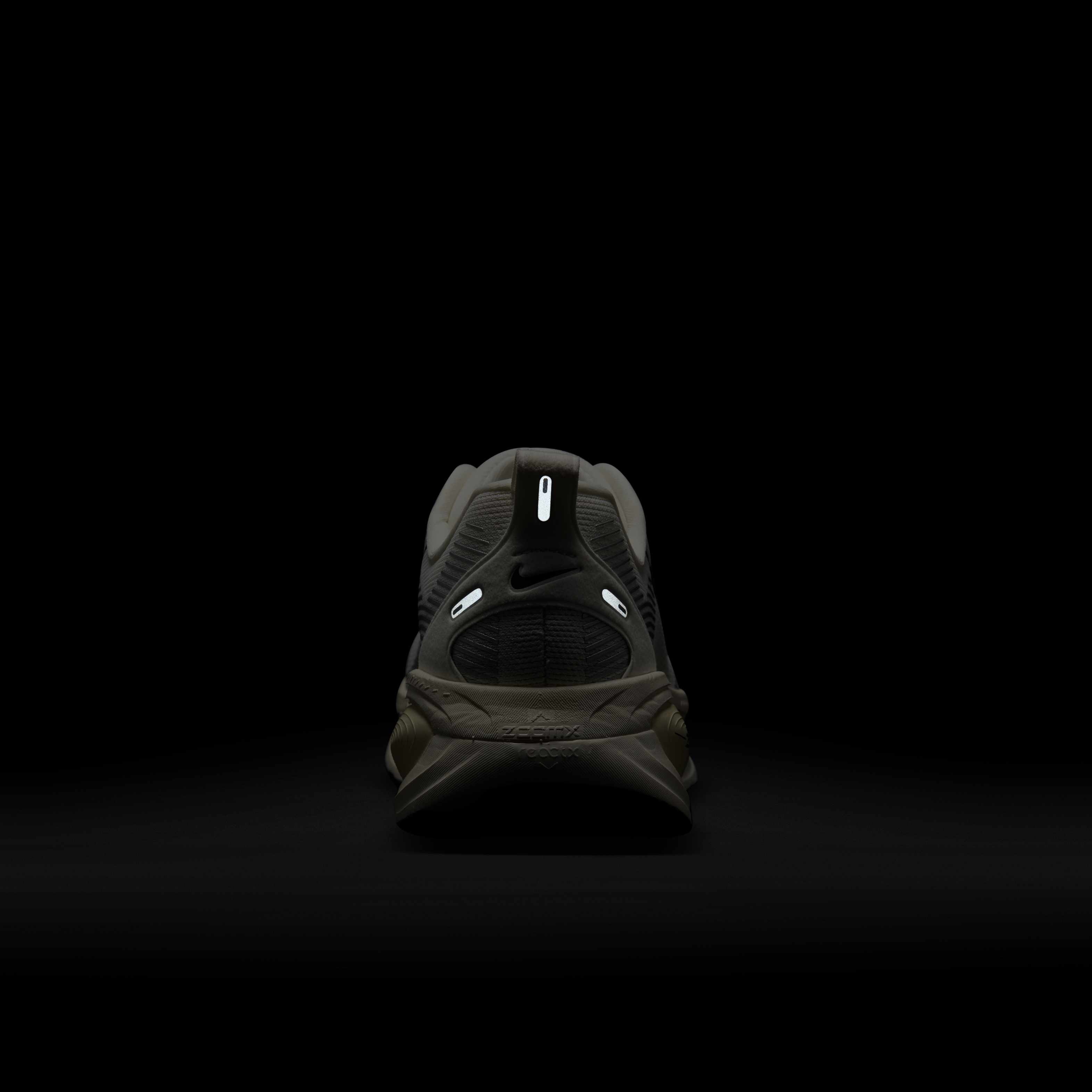 Nike Vomero 18 image number 8