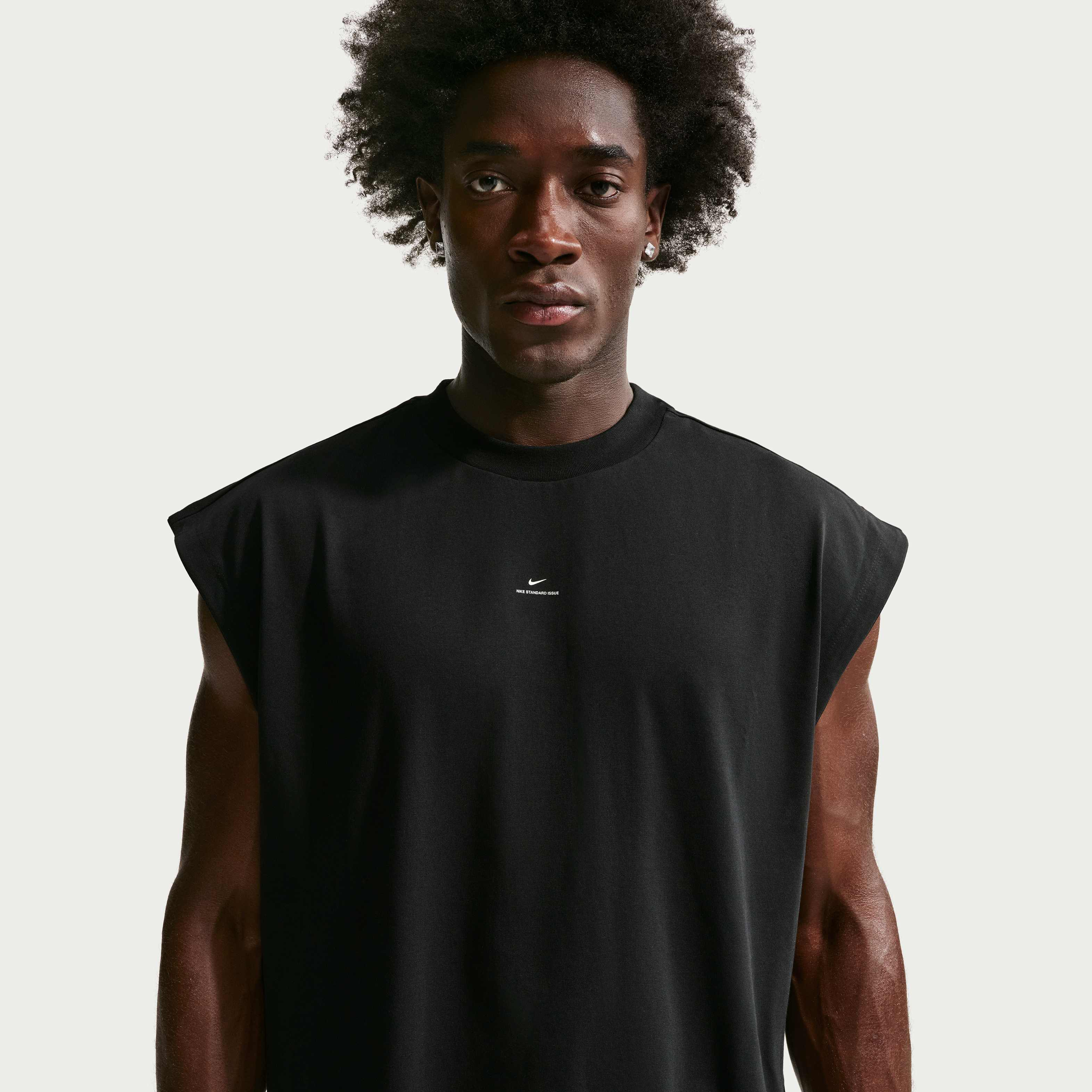 Nike Standard Issue image number 0