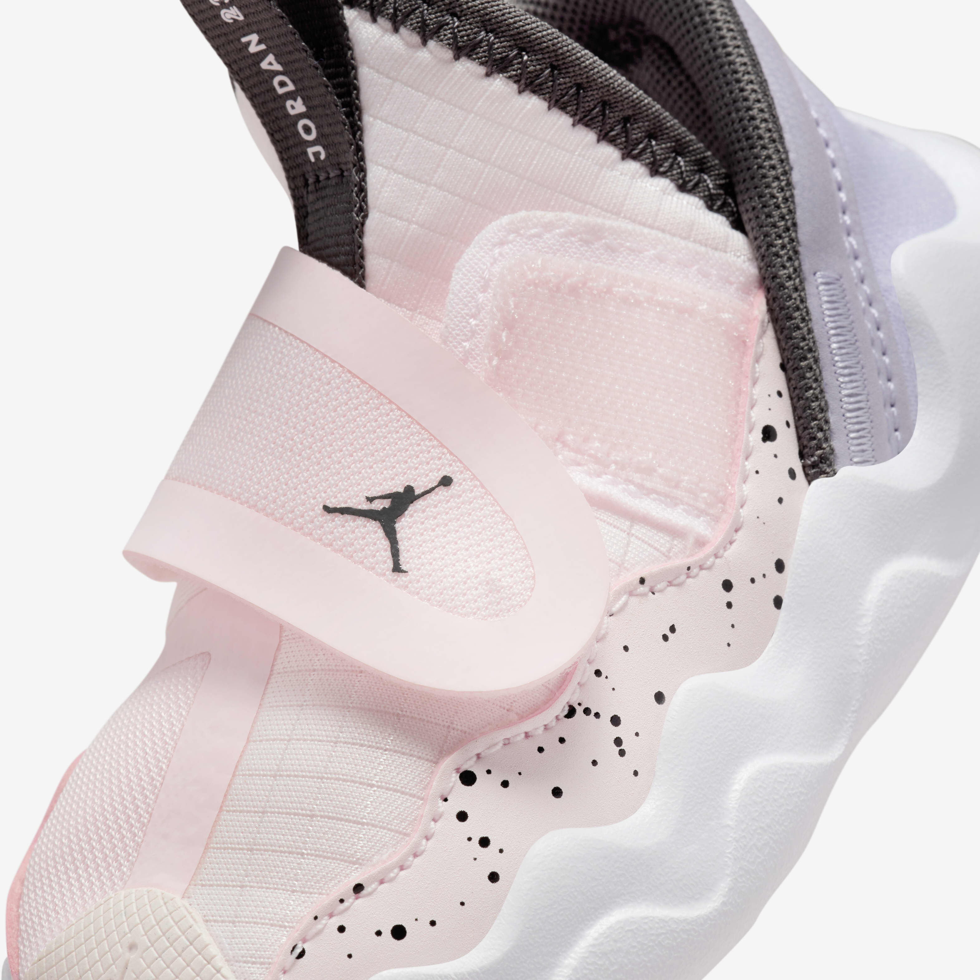 jordan max aura grey and pink