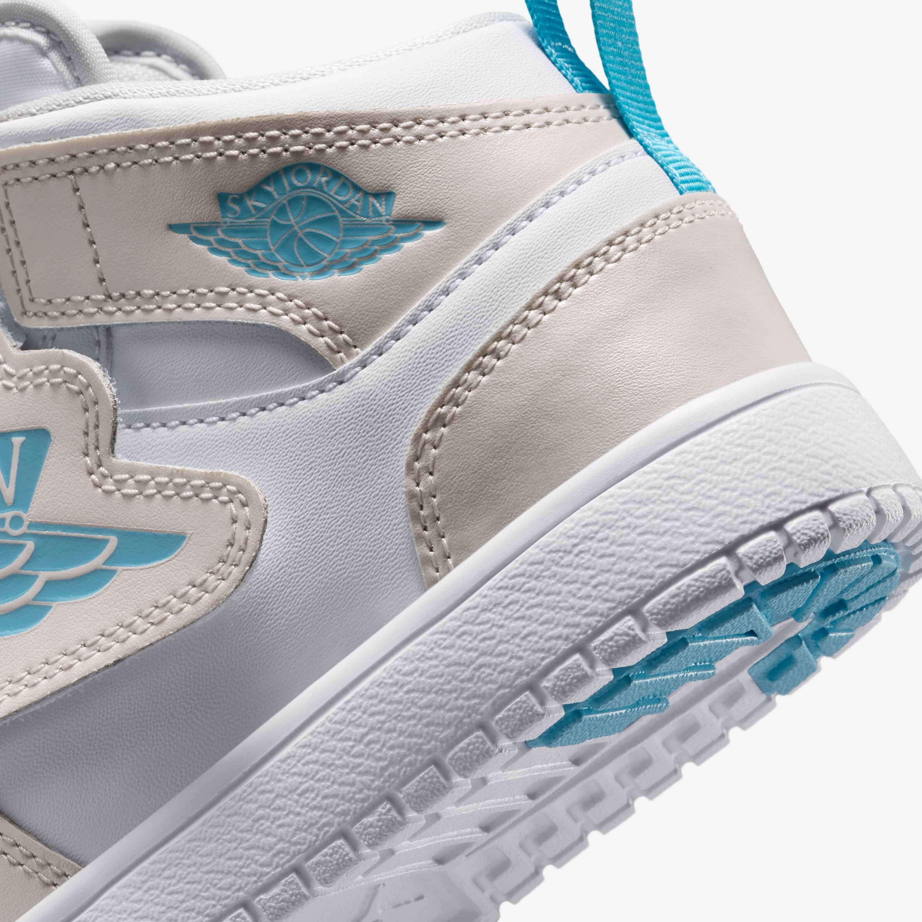 Sky Jordan 1 image number 7