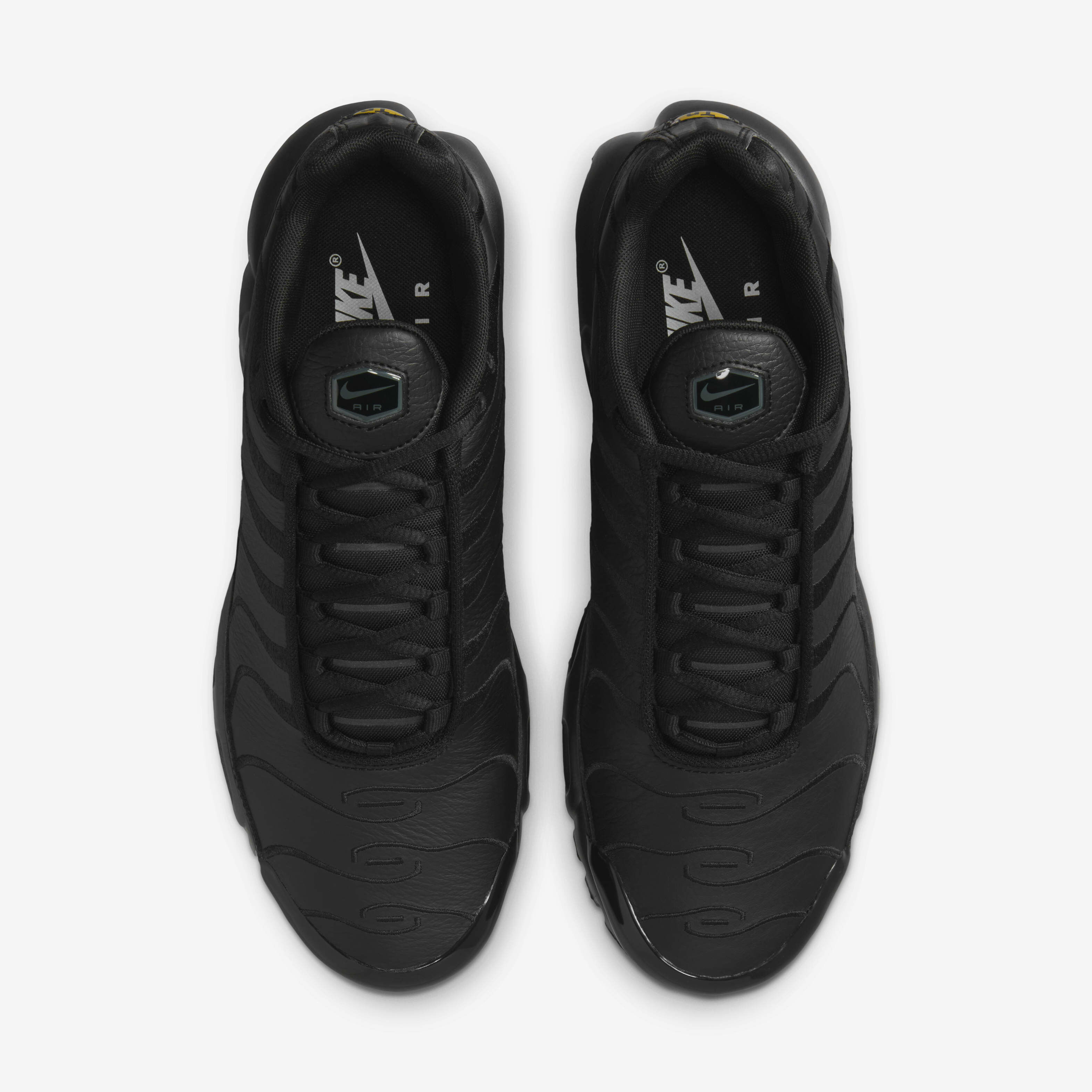 Nike air max plus mens triple black 2025