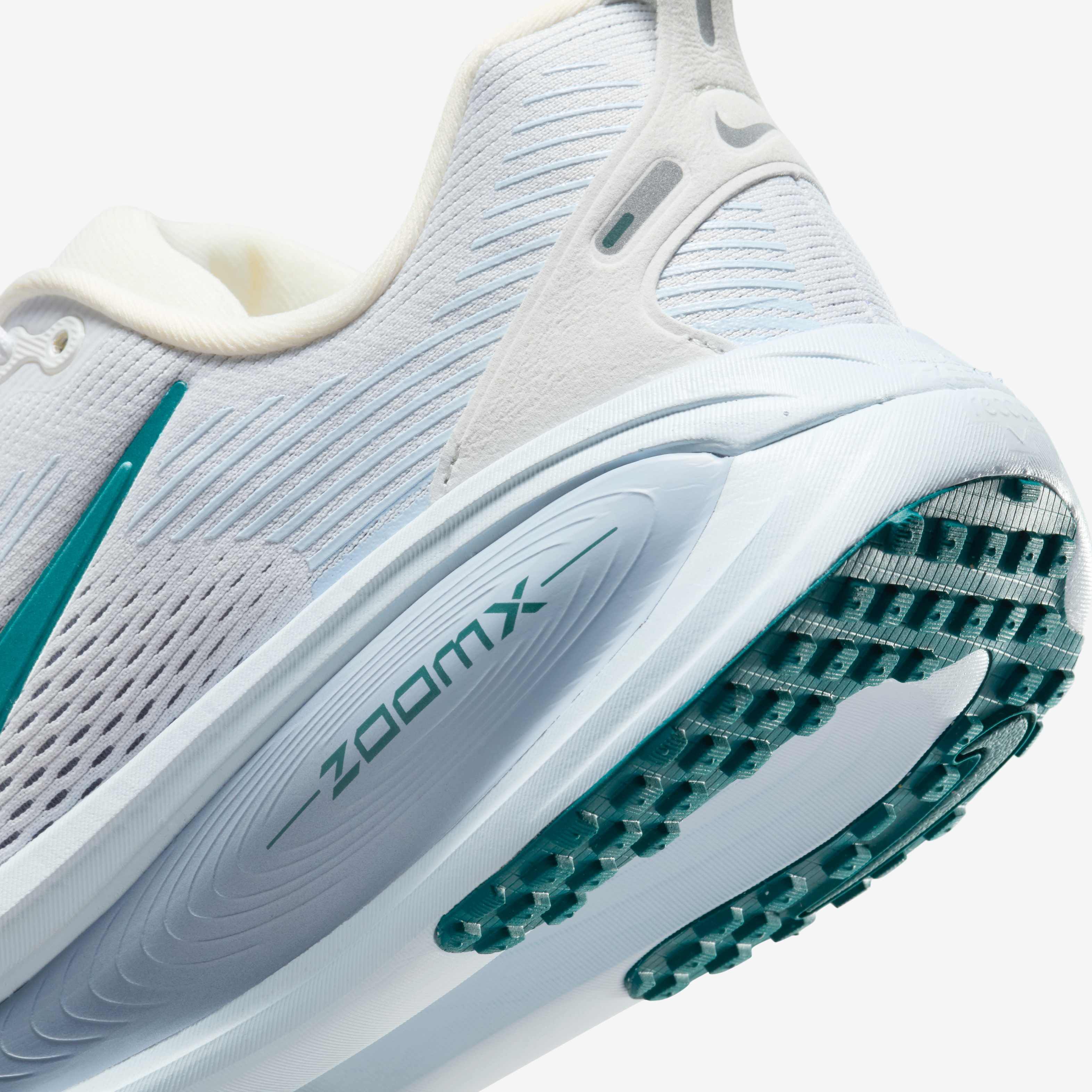 Nike Vomero 18 image number 7