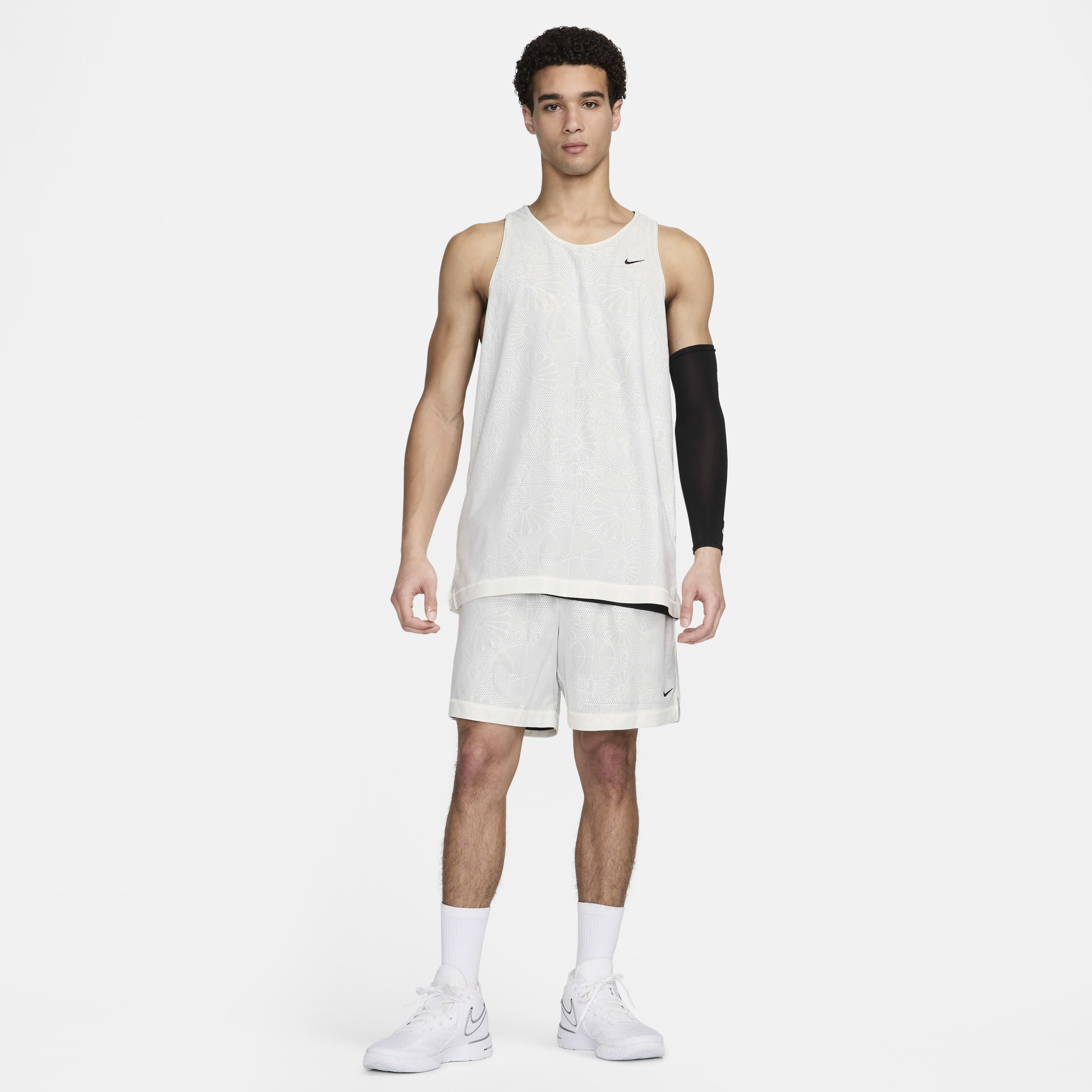 Nike Standard Issue image number 6