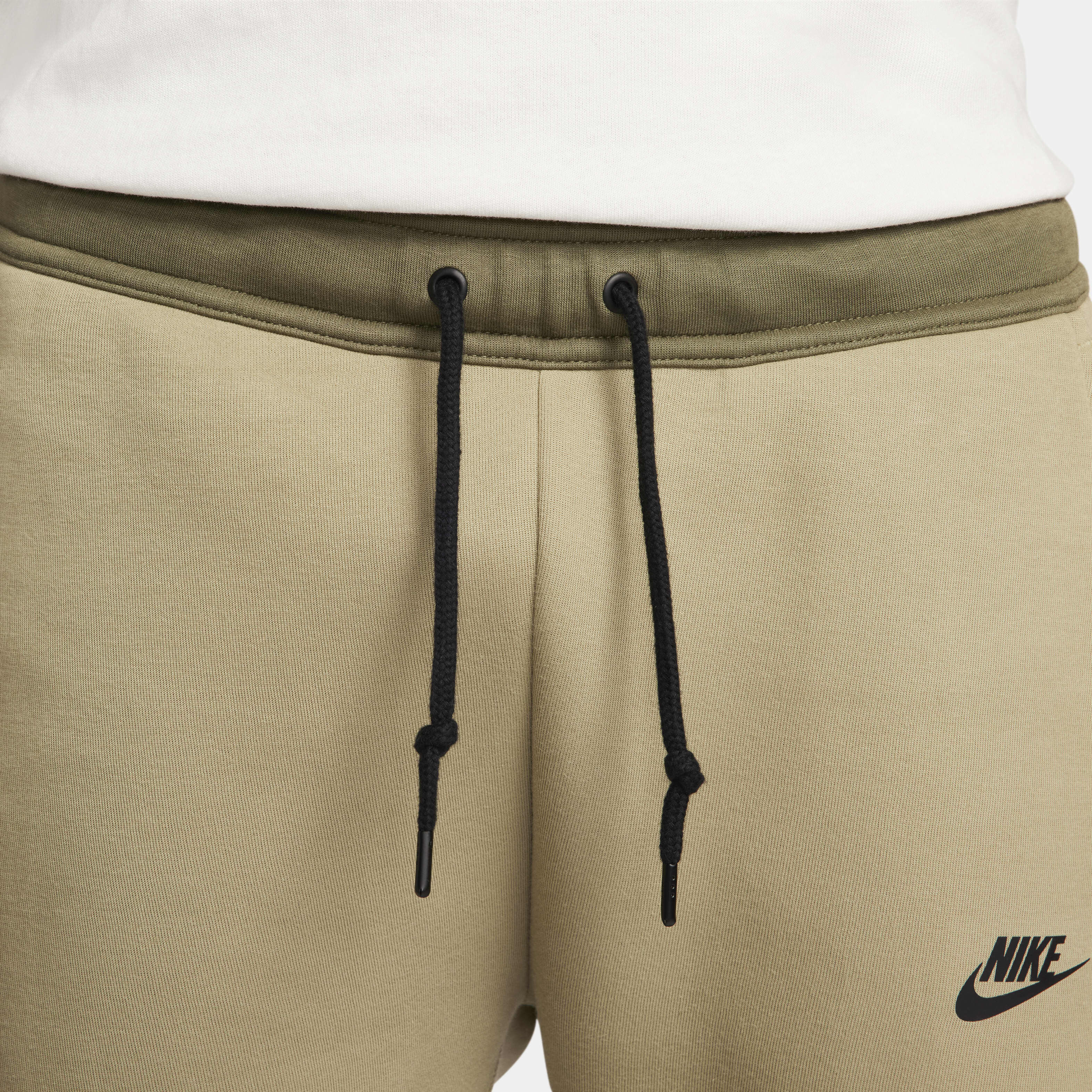 Nike Sportswear Tech Fleece image number 2