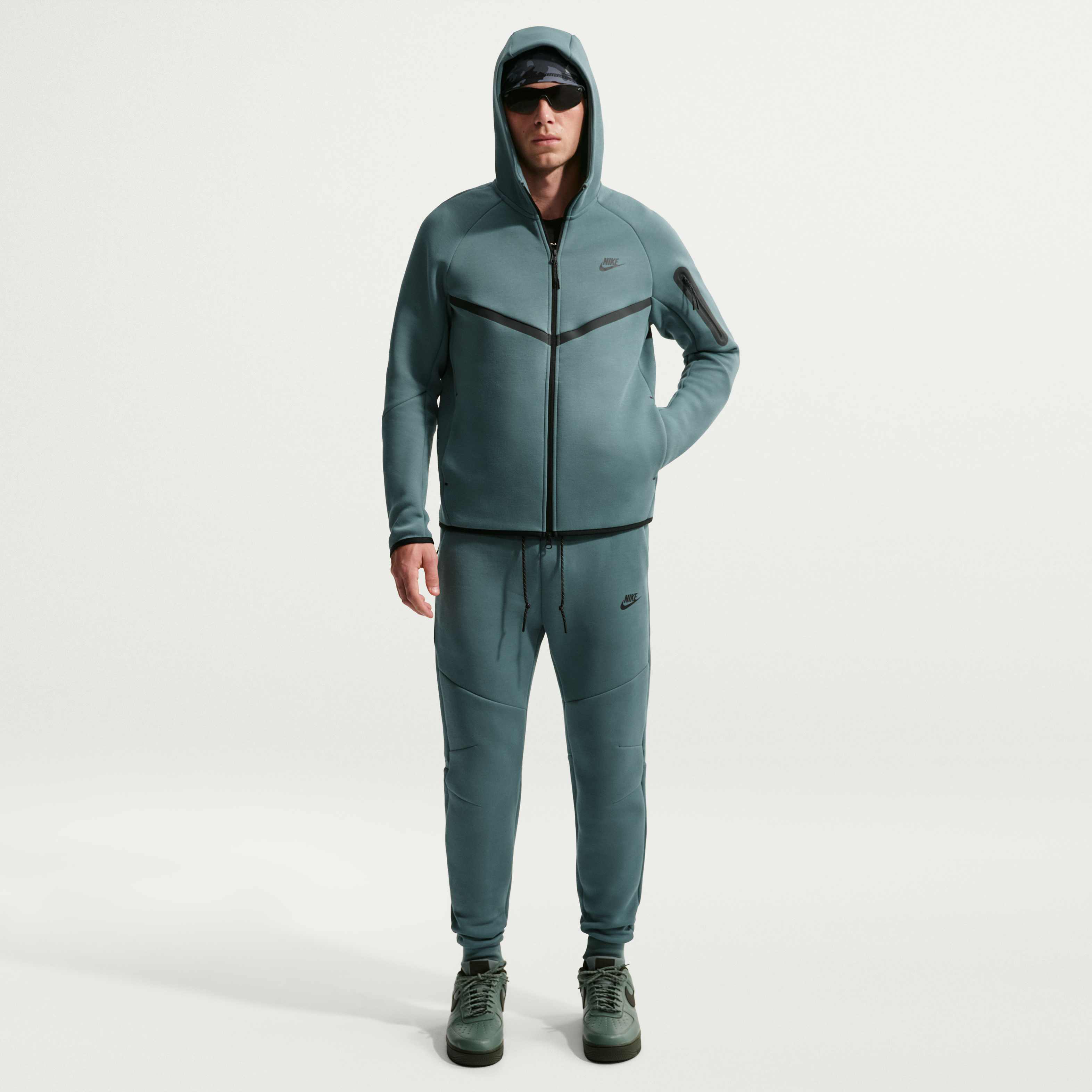 Nike Tech image number 3