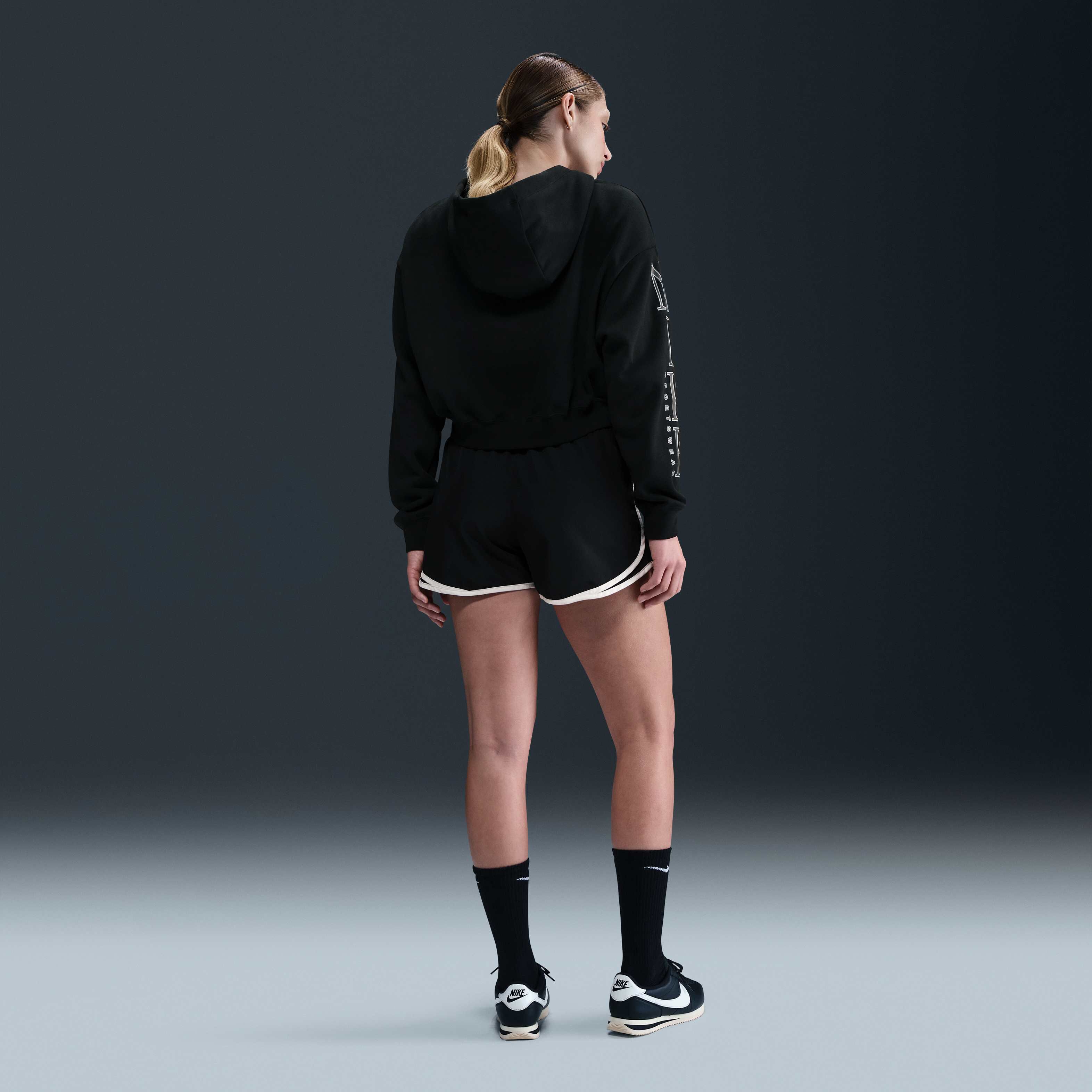 نايكي سبورتسوير كلوب فليس image number 4