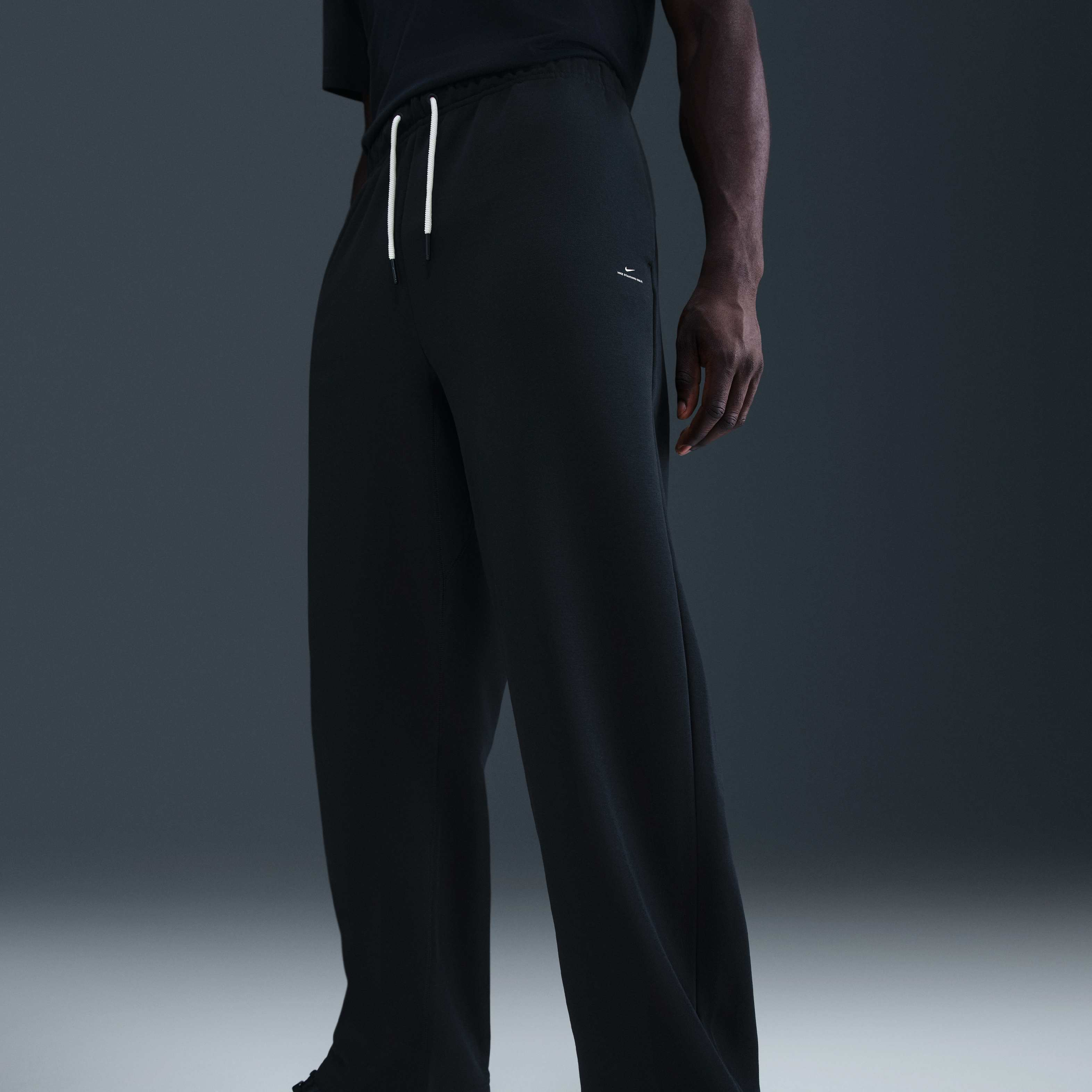 Nike Standard Issue image number 10