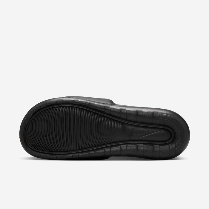 Nike Victori One image number 2 Nike Victori One image number 2