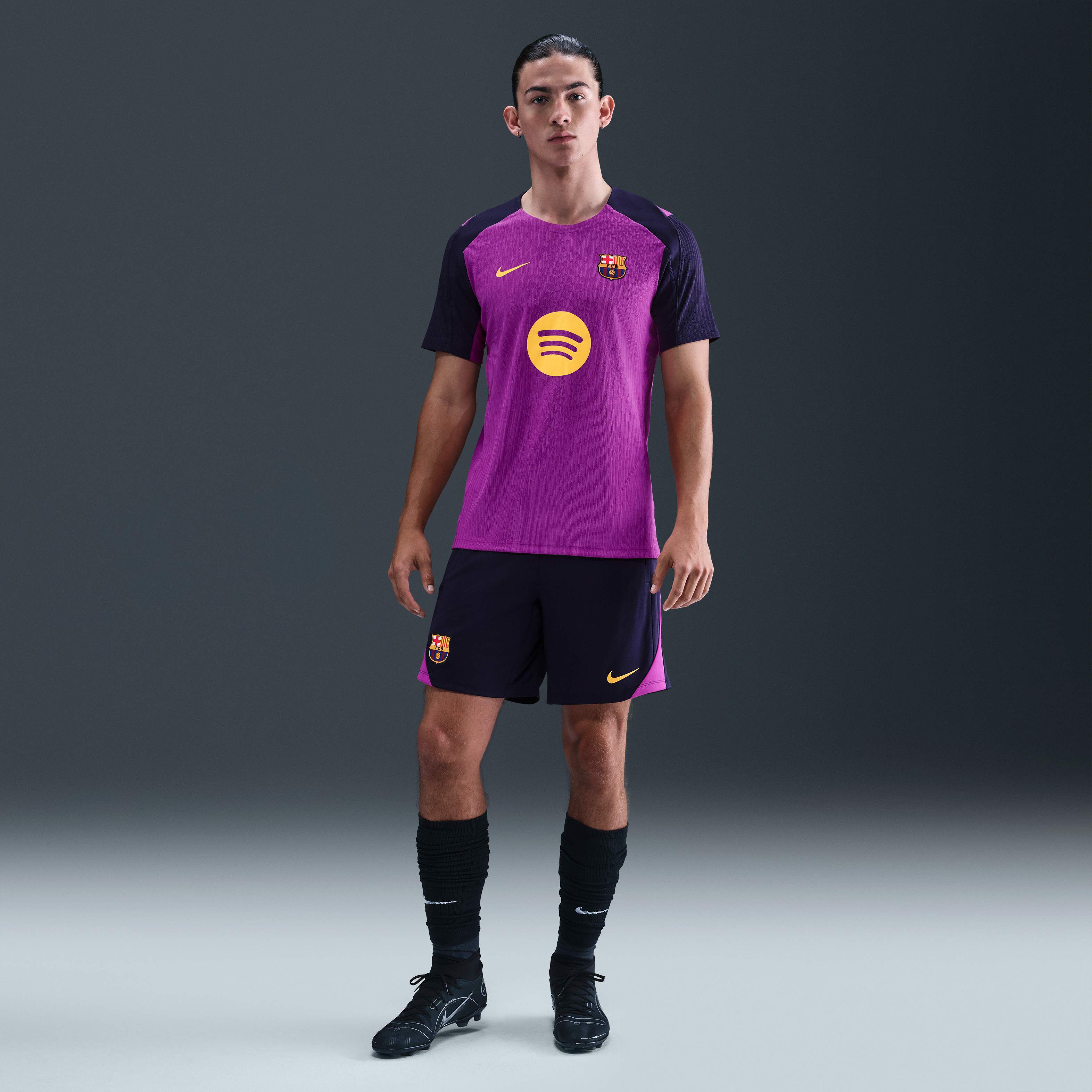 F.C. Barcelona Strike Elite image number 3