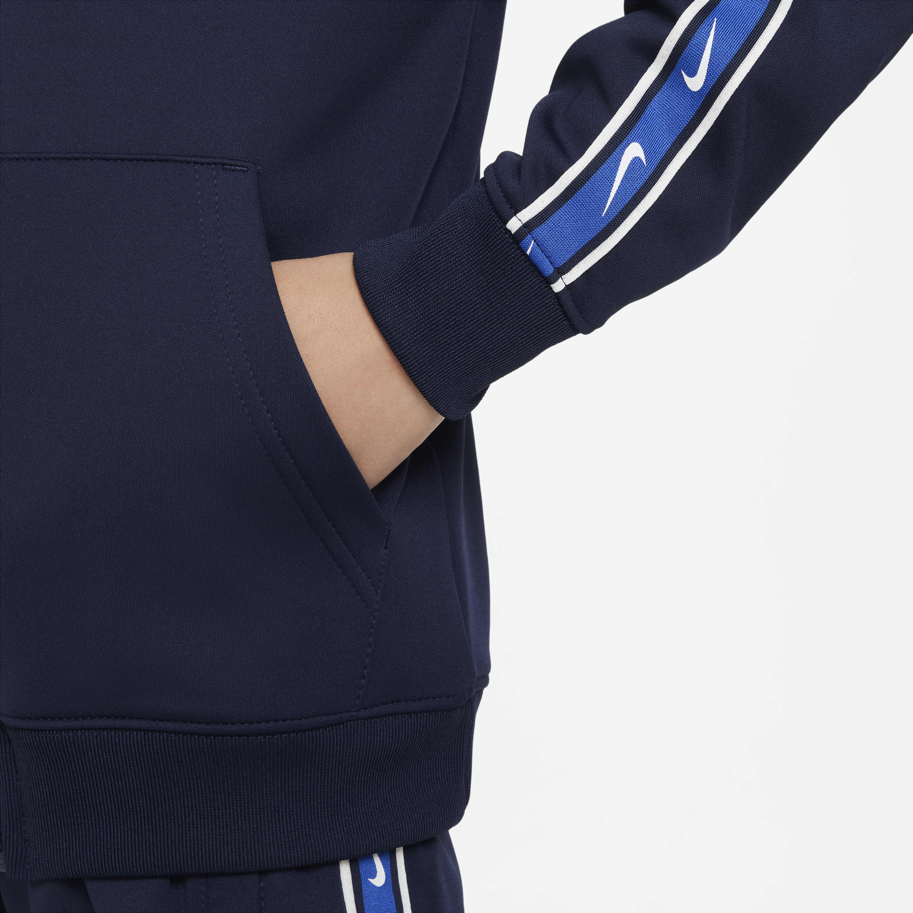 Nike Sportswear Repeat image number 3