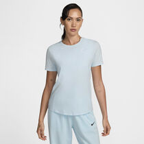 Nike Sportswear Club Essentials