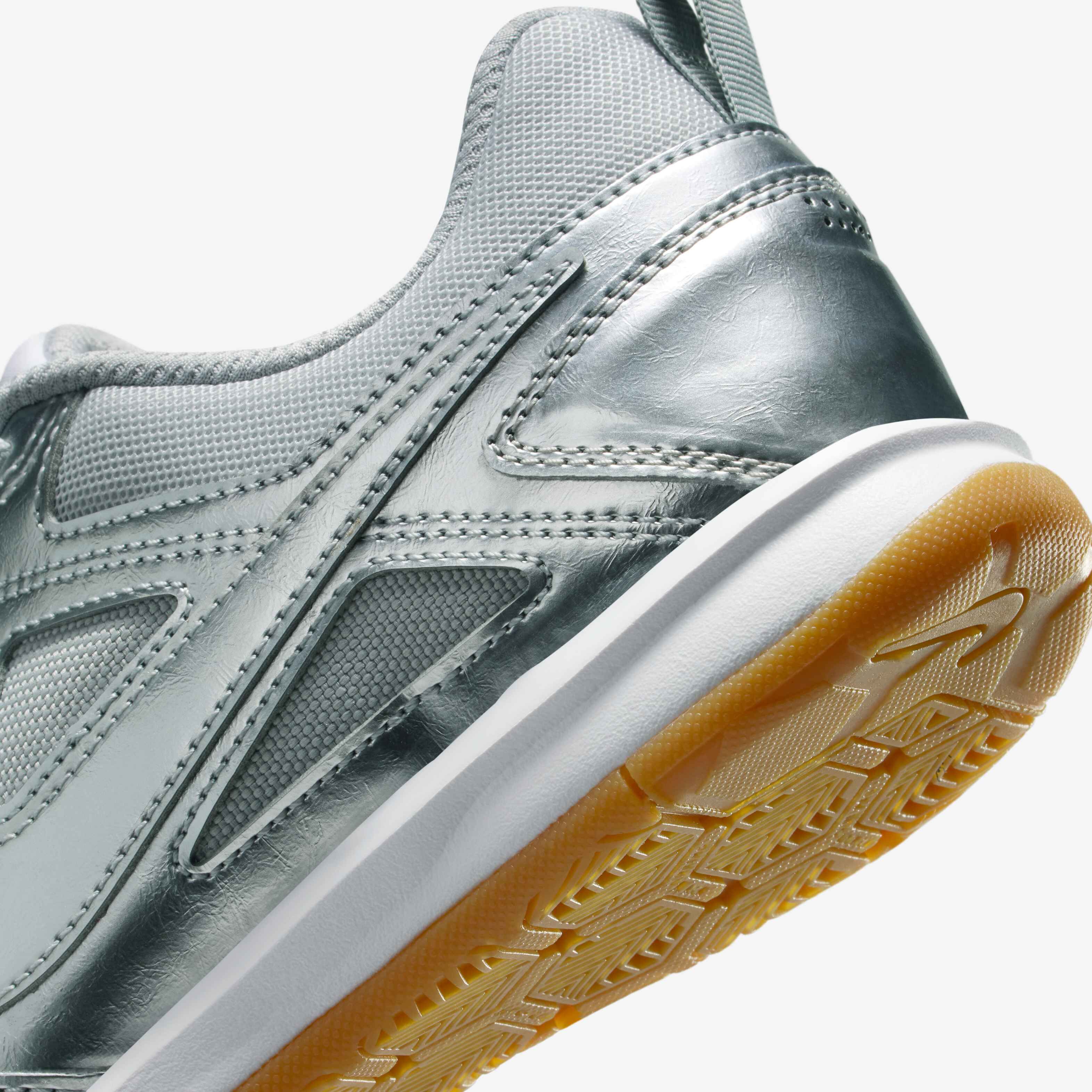 نايكي جاتو LV8 image number 7