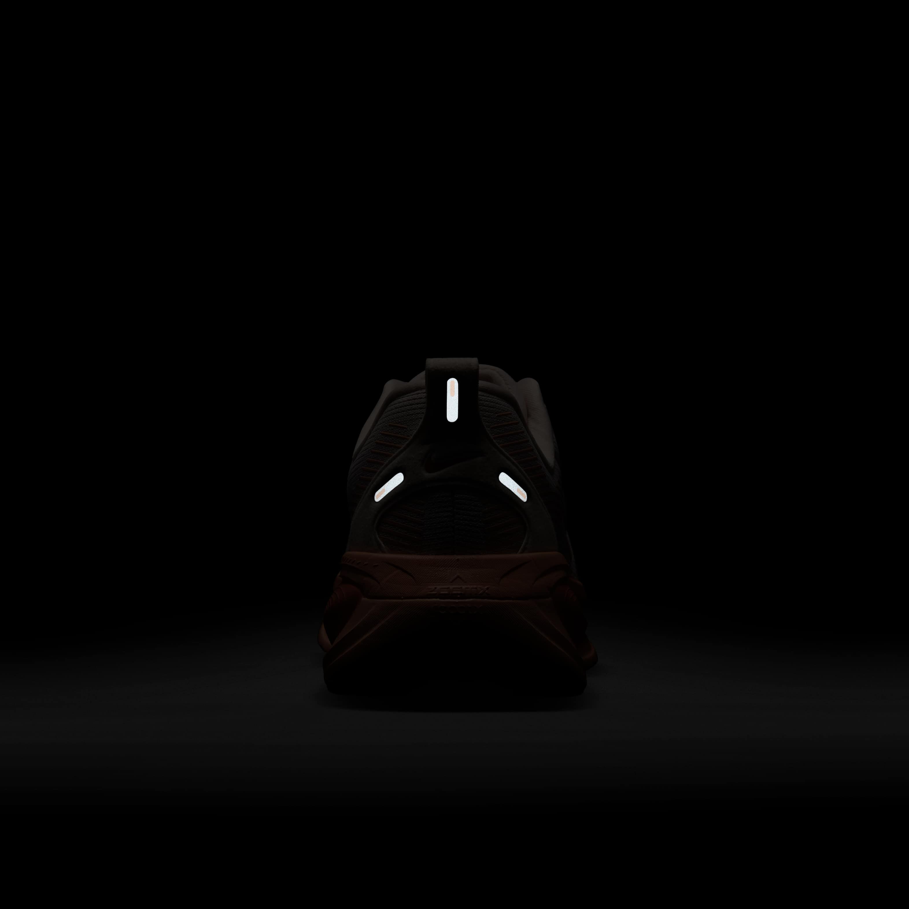 Nike Vomero 18 image number 8