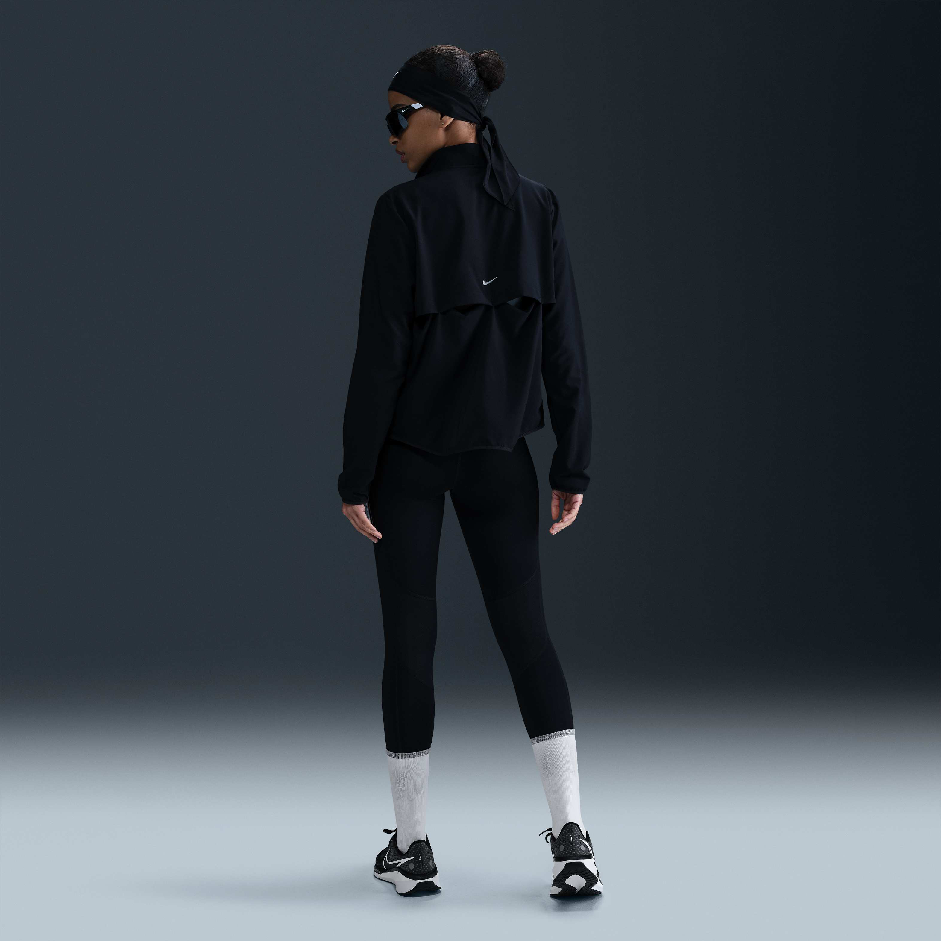 نايكي سووش image number 4