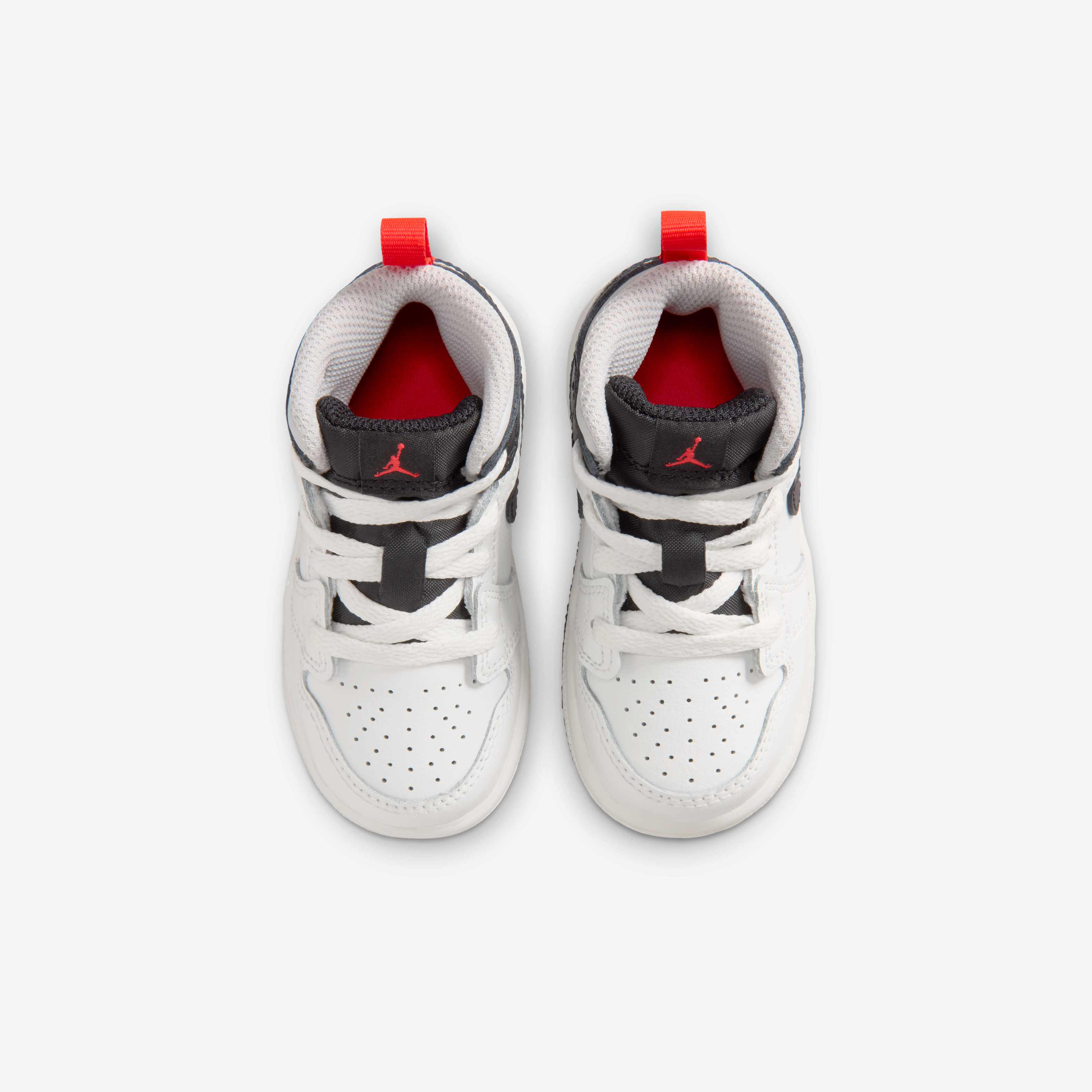 جوردن 1 ميد image number 3