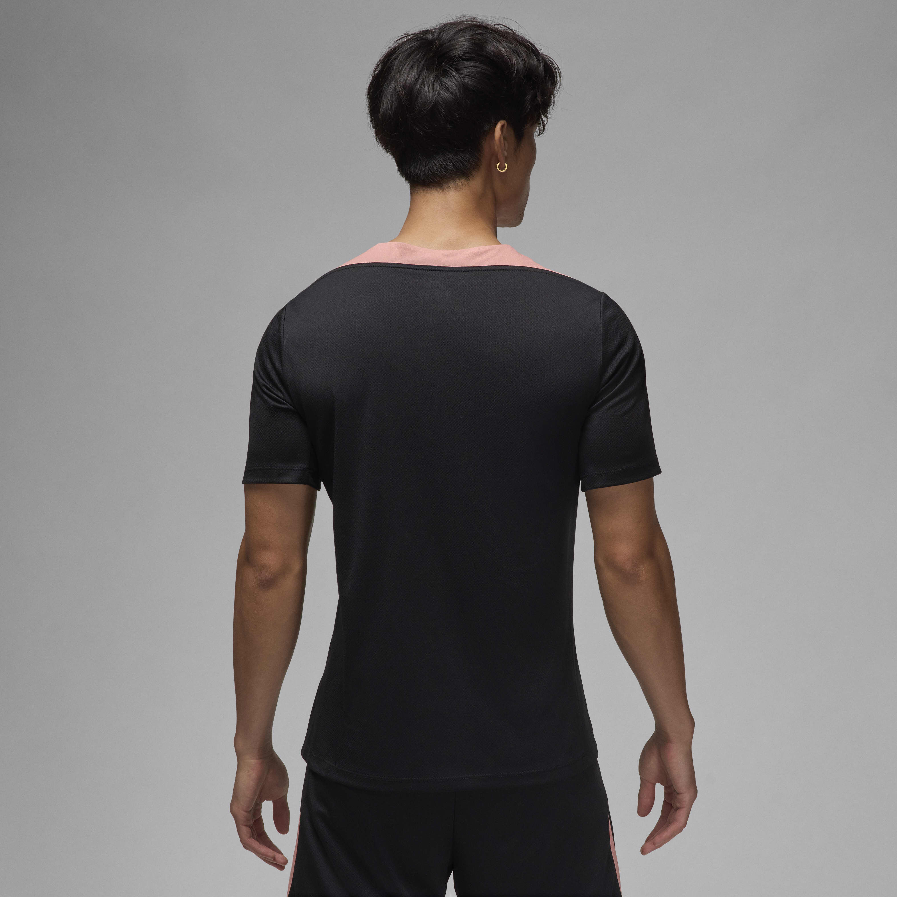 Paris Saint-Germain Strike Third image number 1