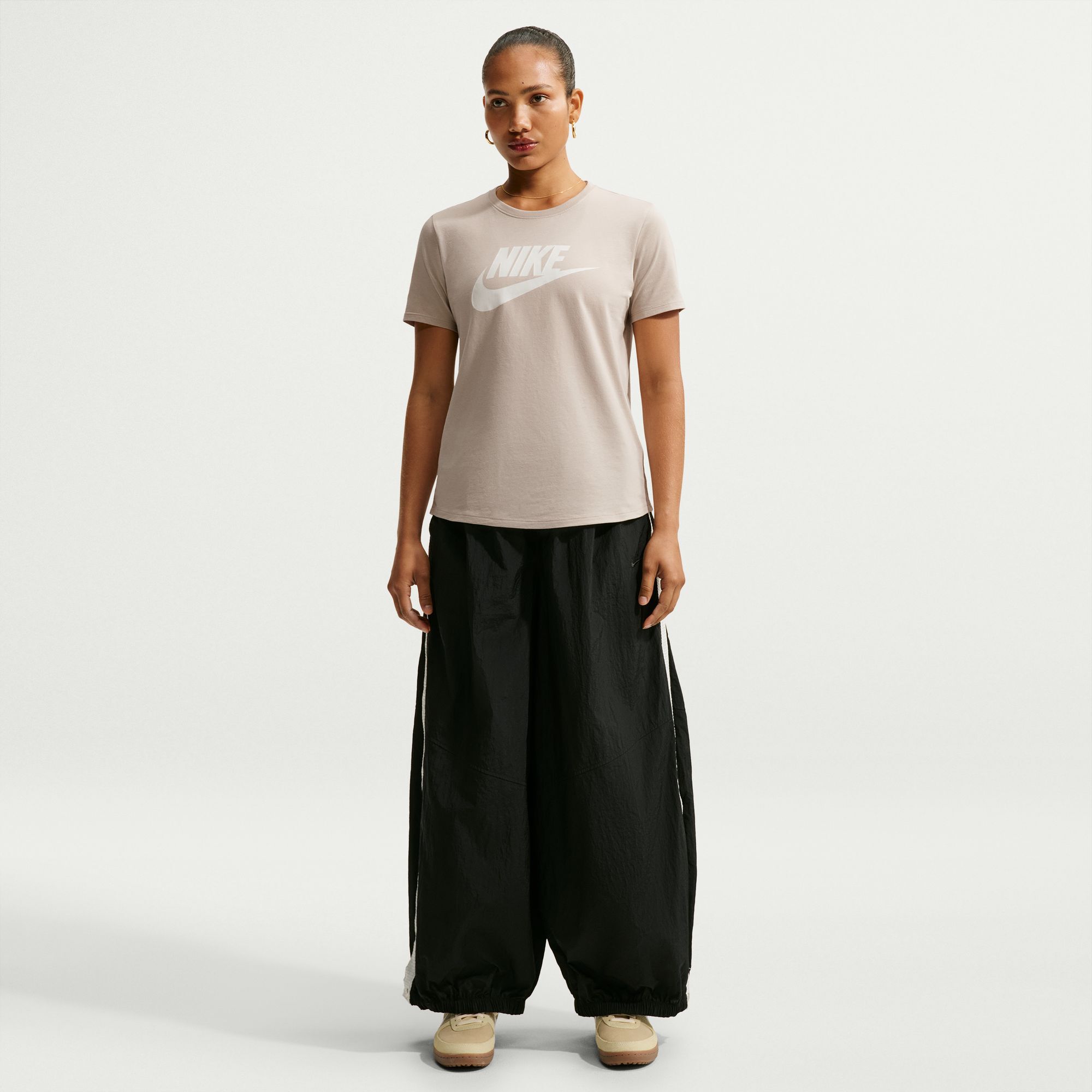Nike Sportswear Essentials image number 0