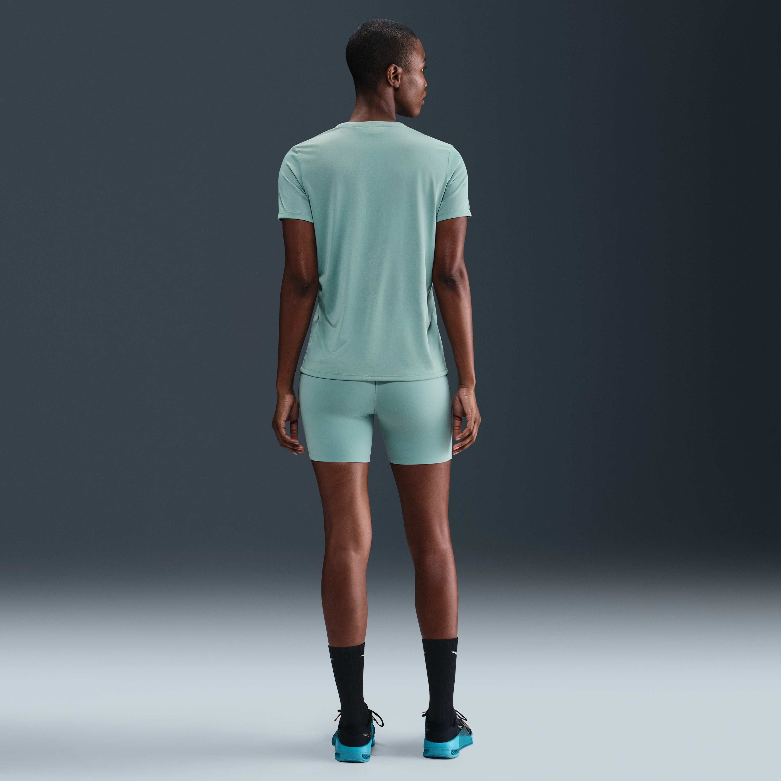 Nike Universa image number 3