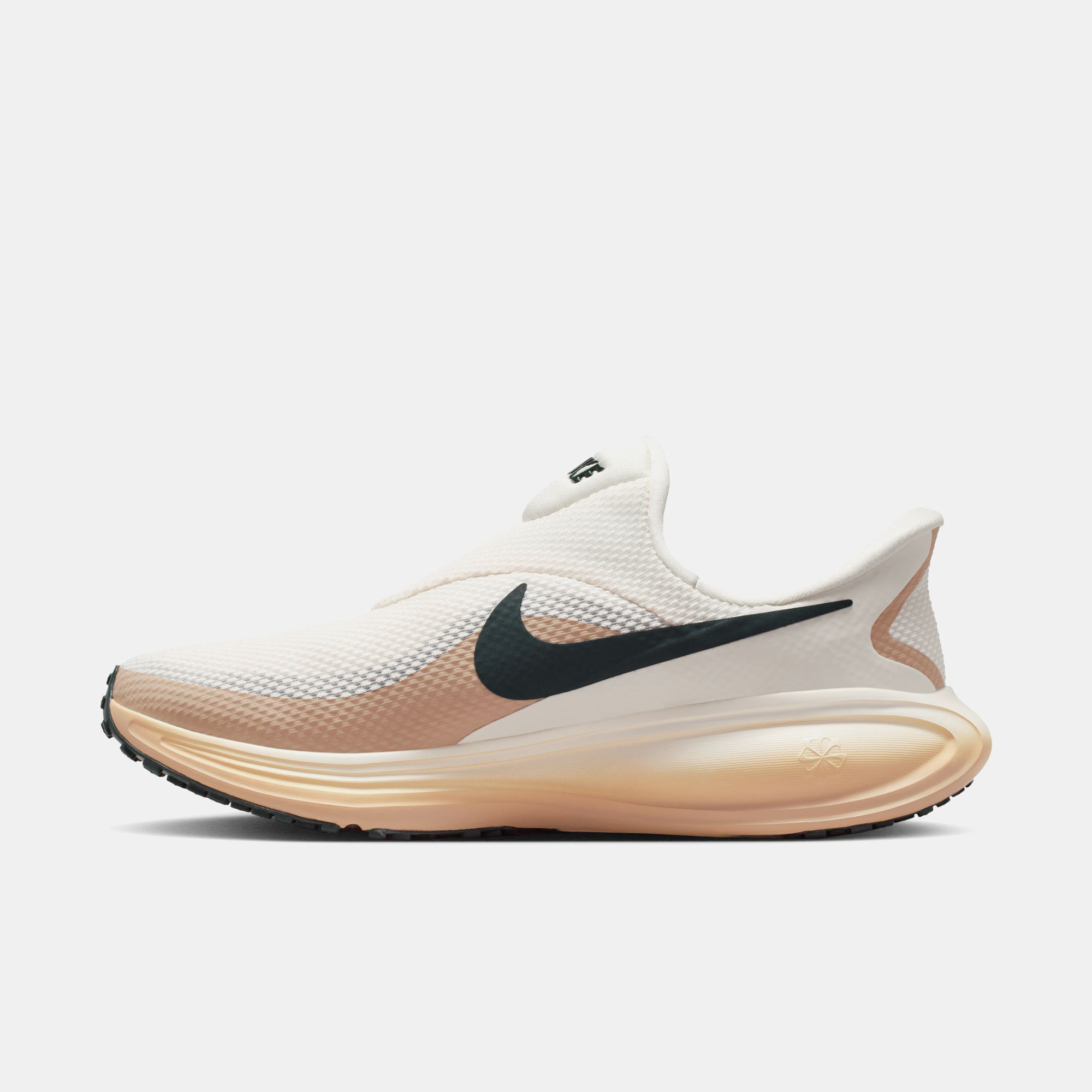 Nike Revolution 8 EasyOn image number 4