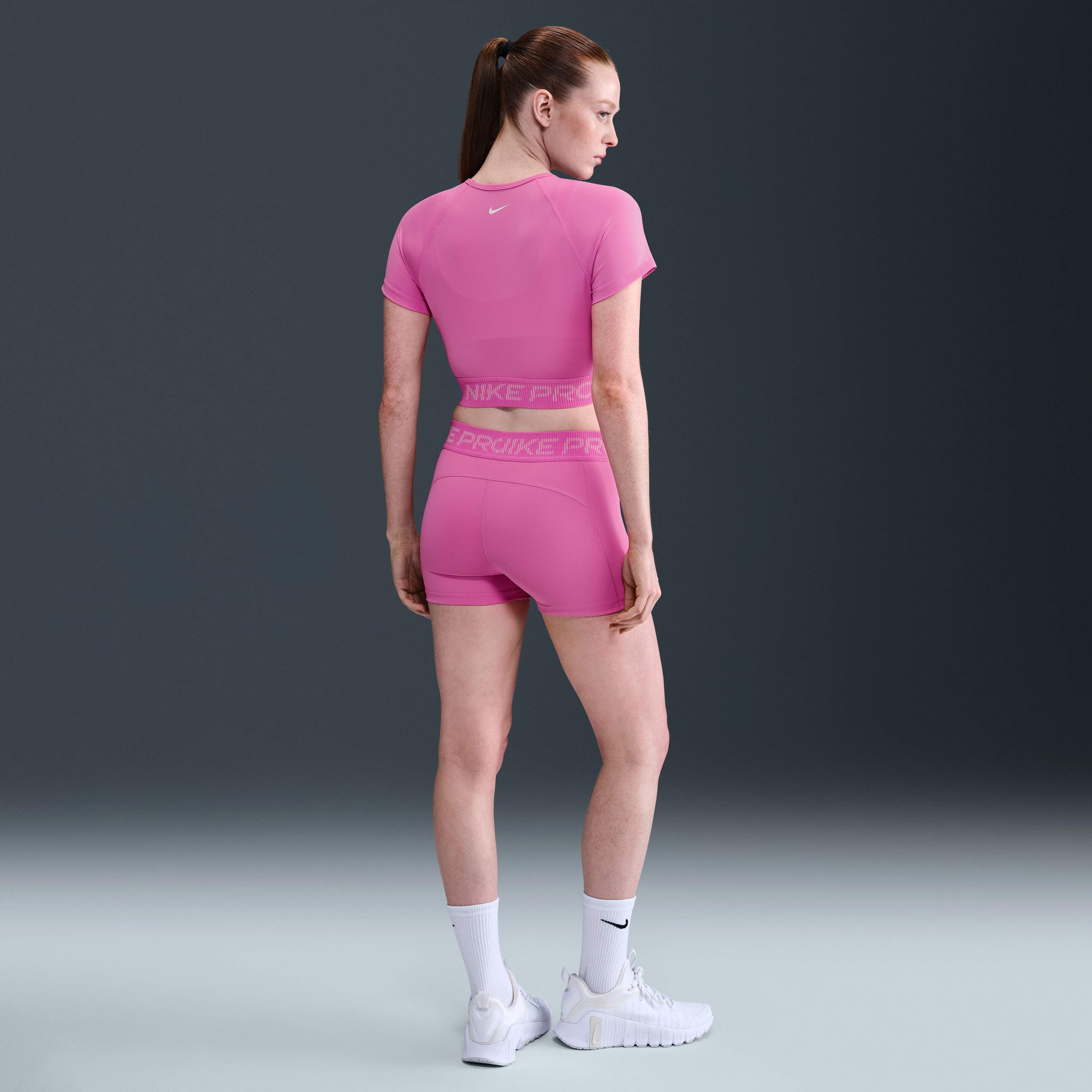 Nike Pro image number 3