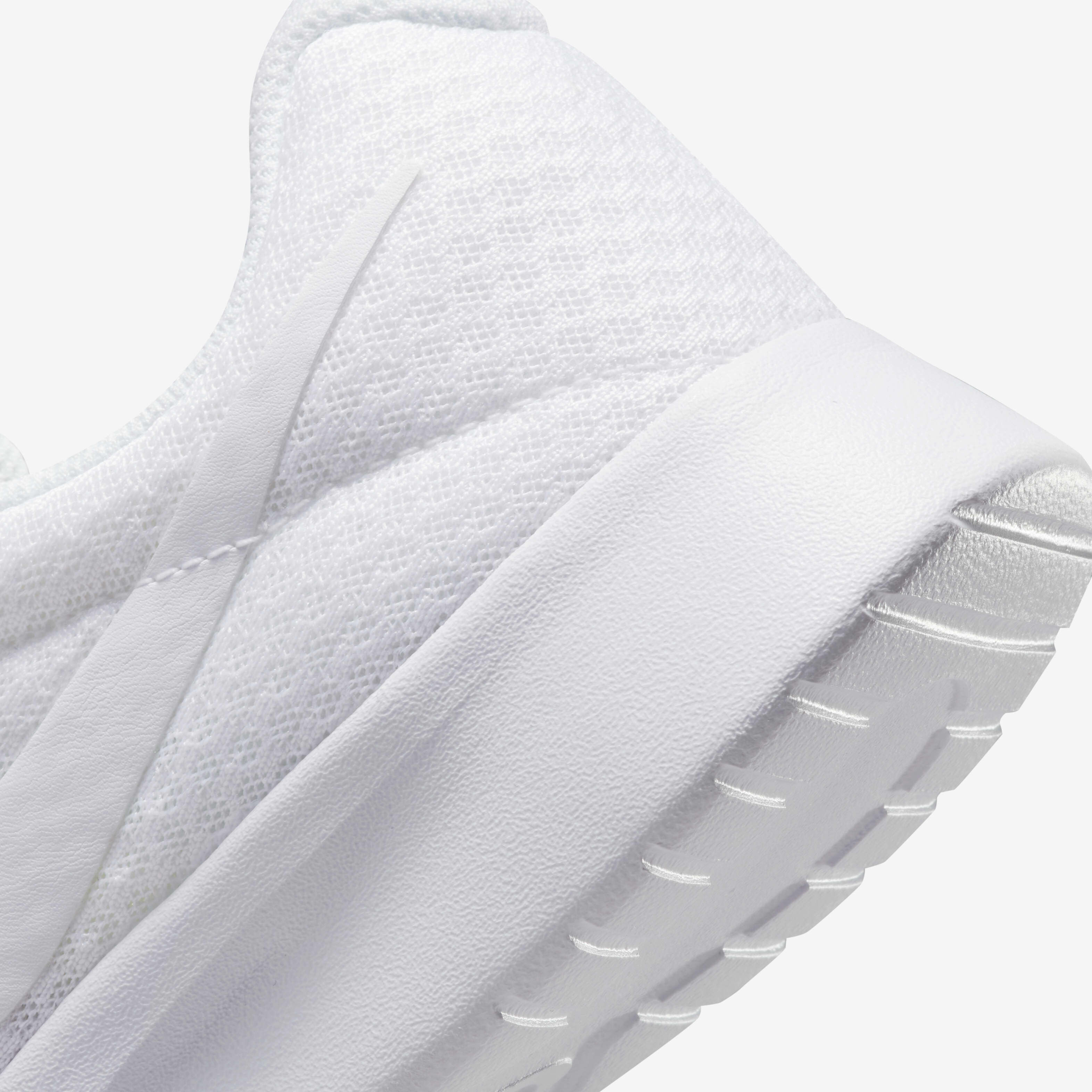 نايكي تانجون image number 7