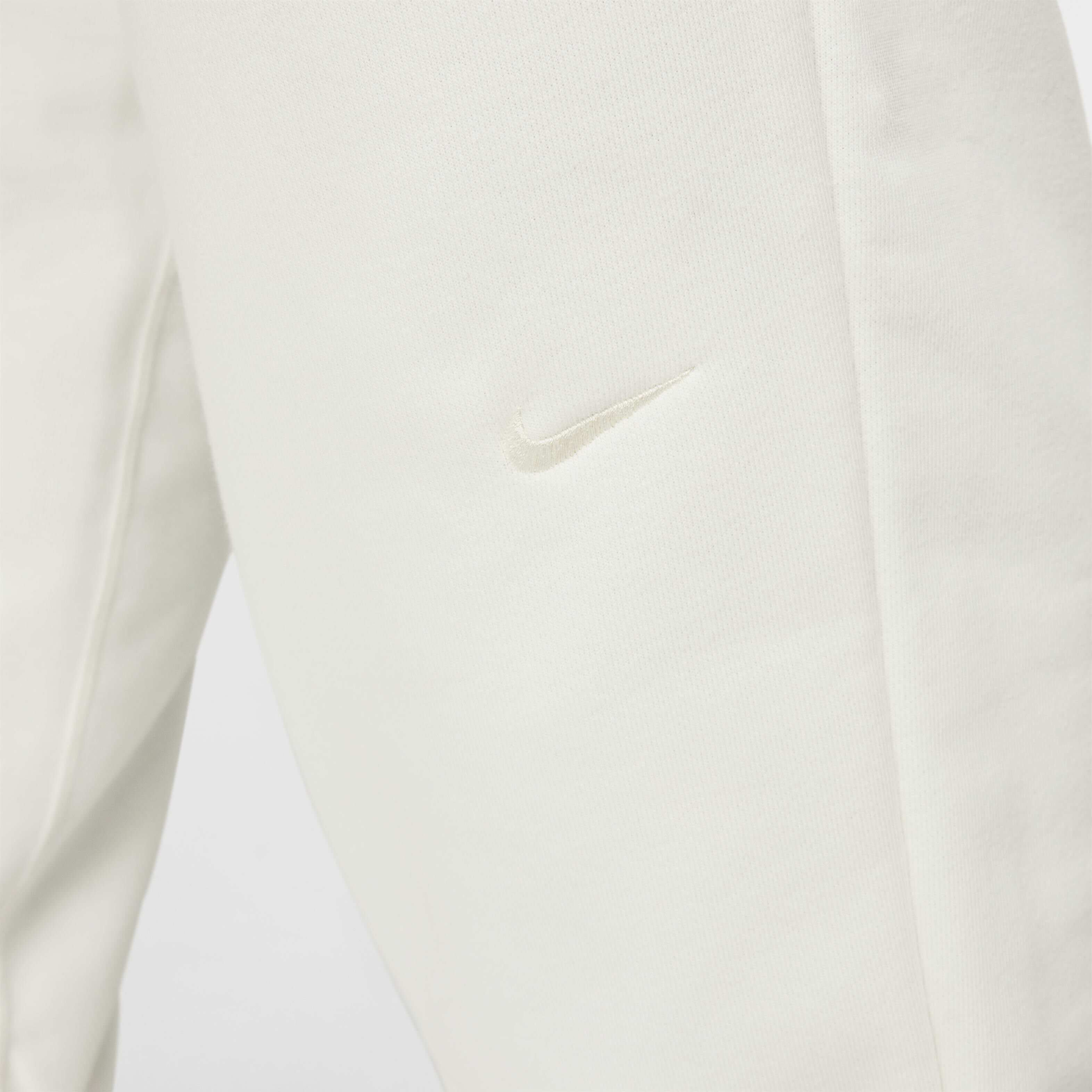 Nike Standard Issue image number 16