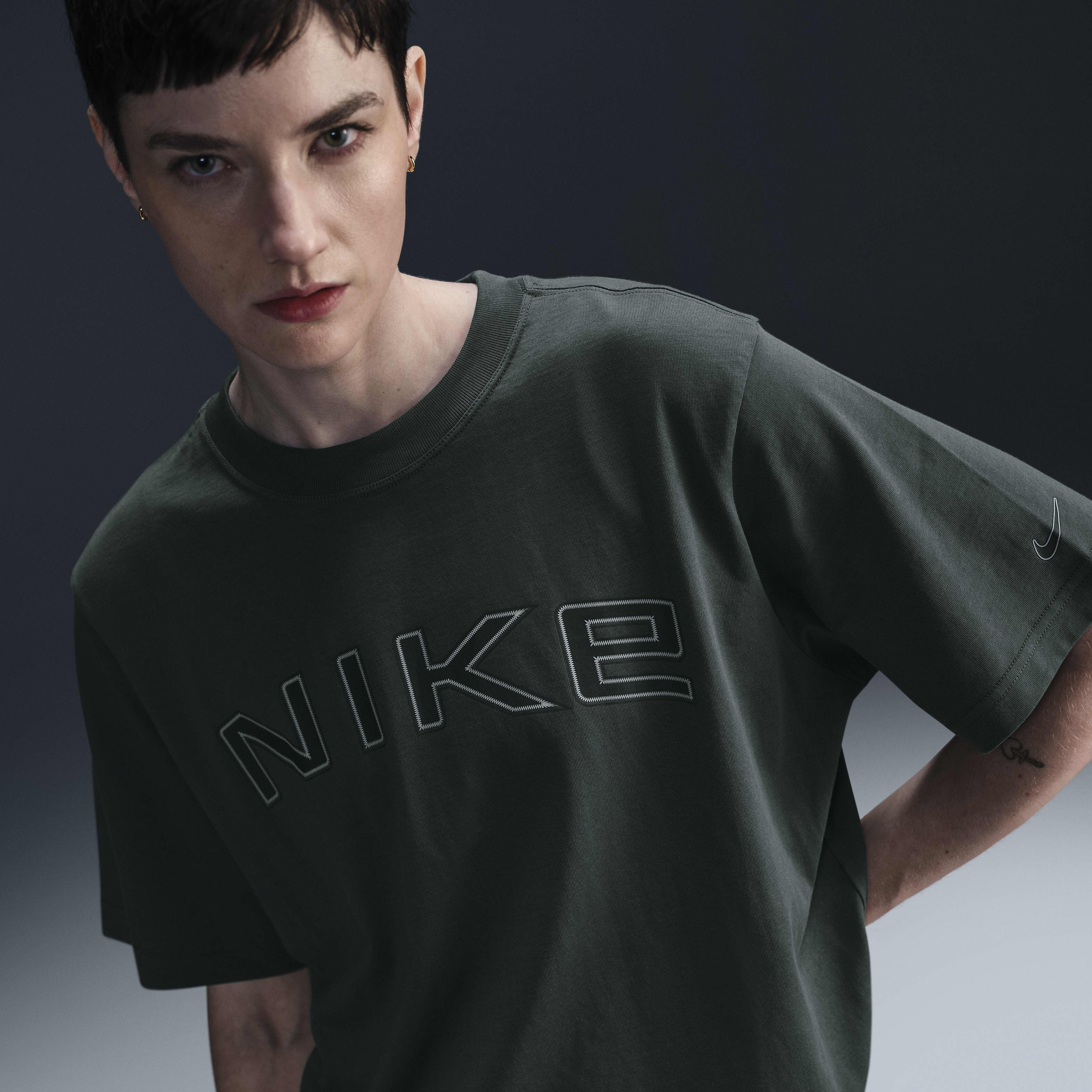 ★ Nike★ Sportswear loose short sleeve graphic t-shirt W a Nike Sportswear Women's Loose Short-Sleeve Graphic T-Shirt