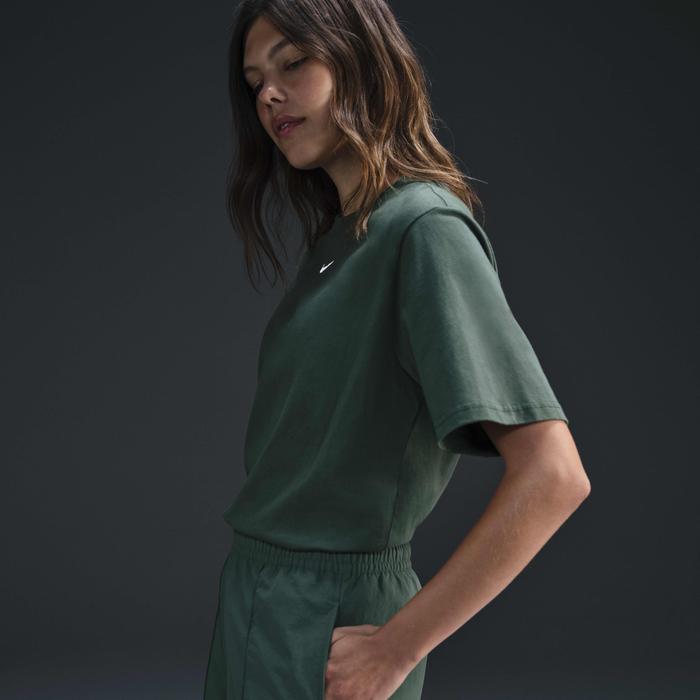 Nike Sportswear Essential image number 2 Nike Sportswear Essential image number 2