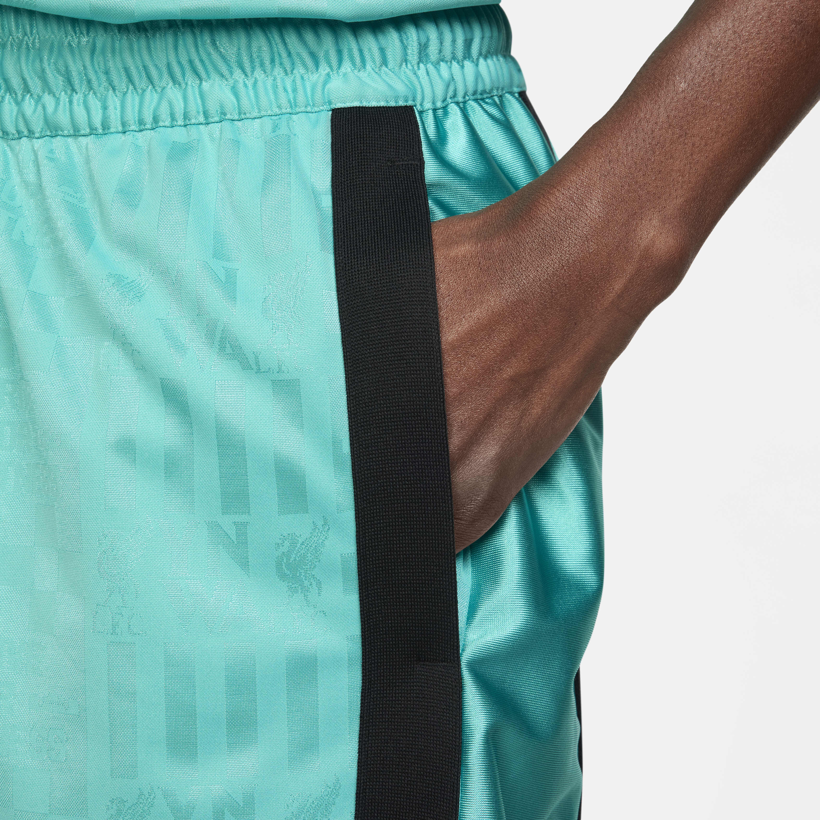 LeBron x Liverpool F.C. image number 4