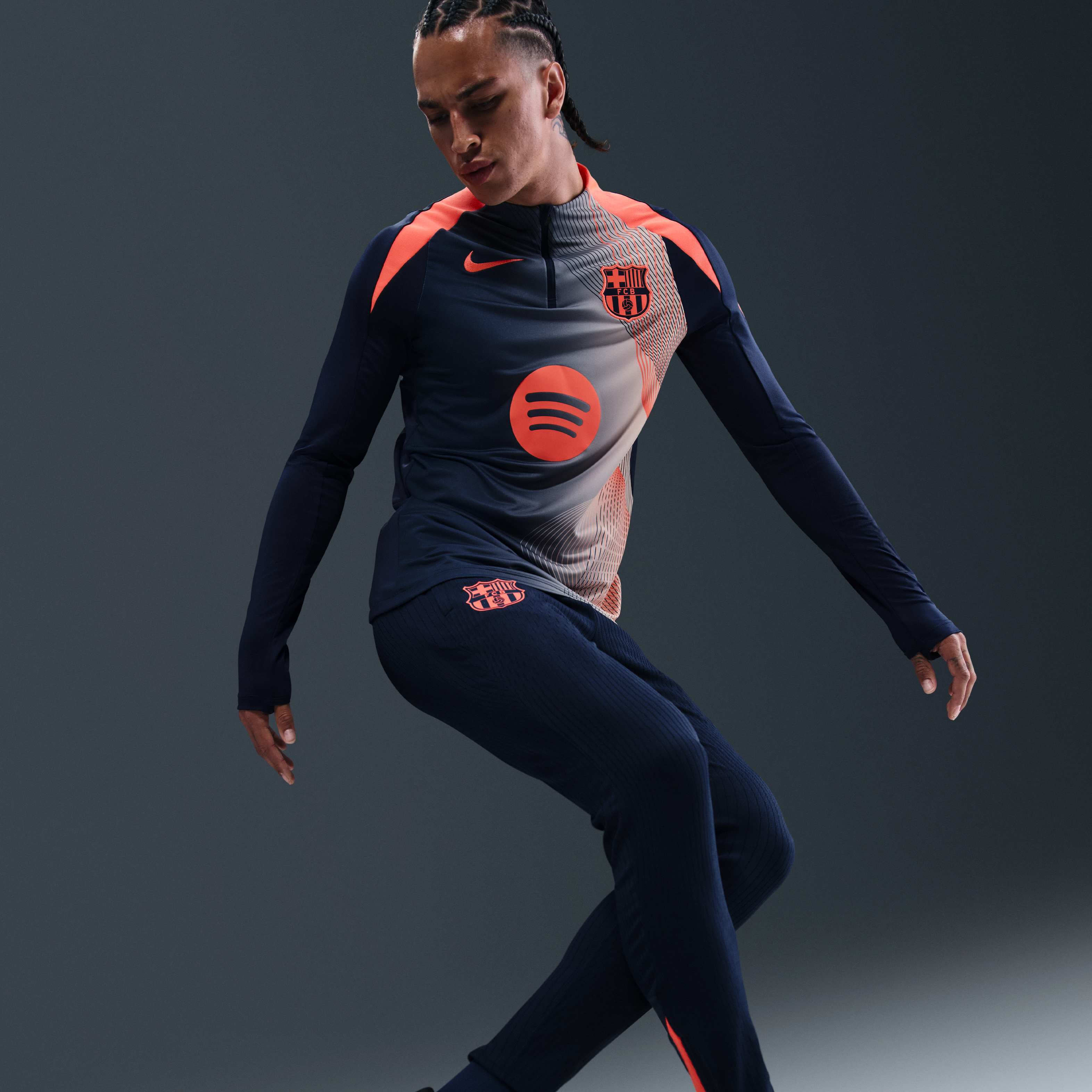 F.C. Barcelona Strike Third image number 2