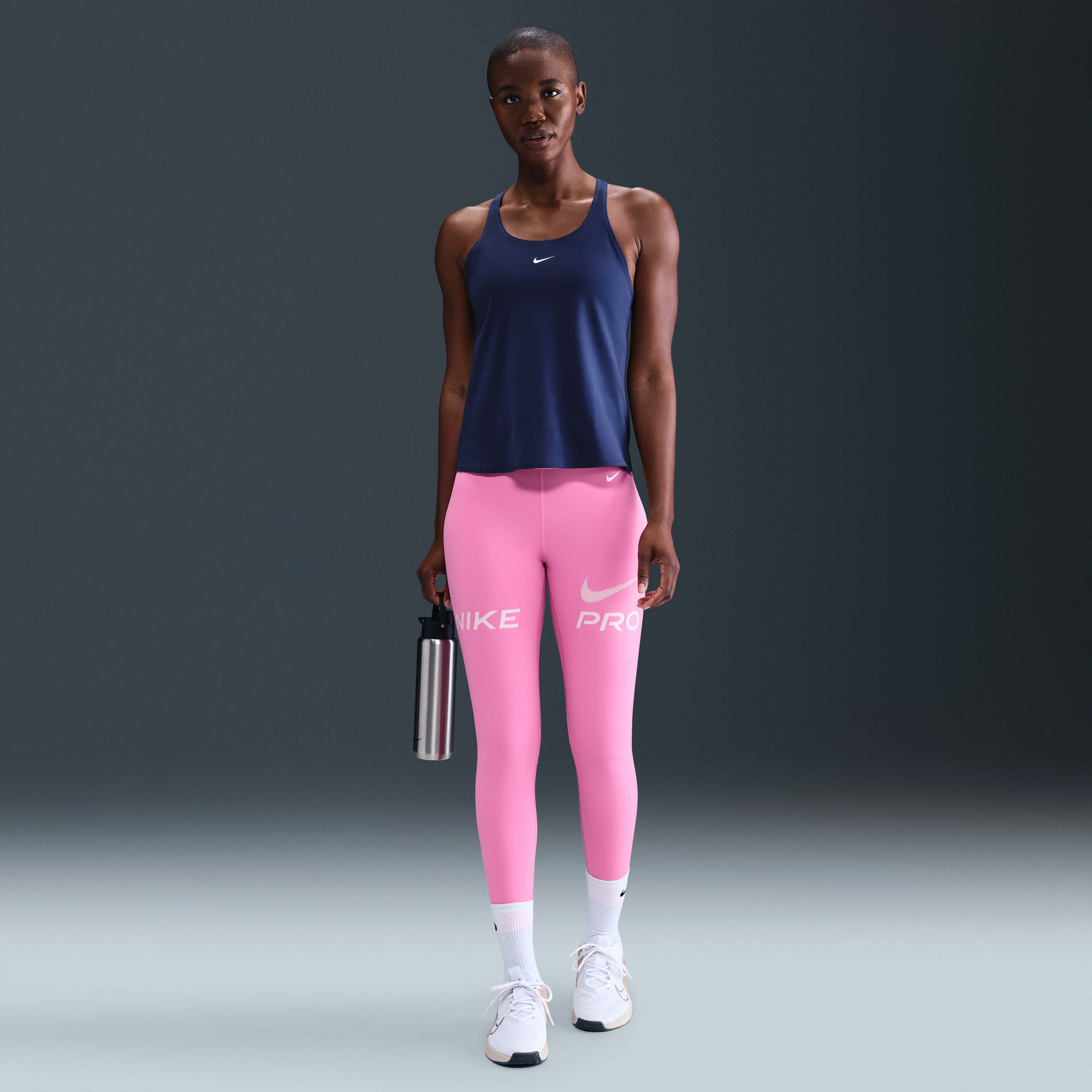 Nike Pro image number 3