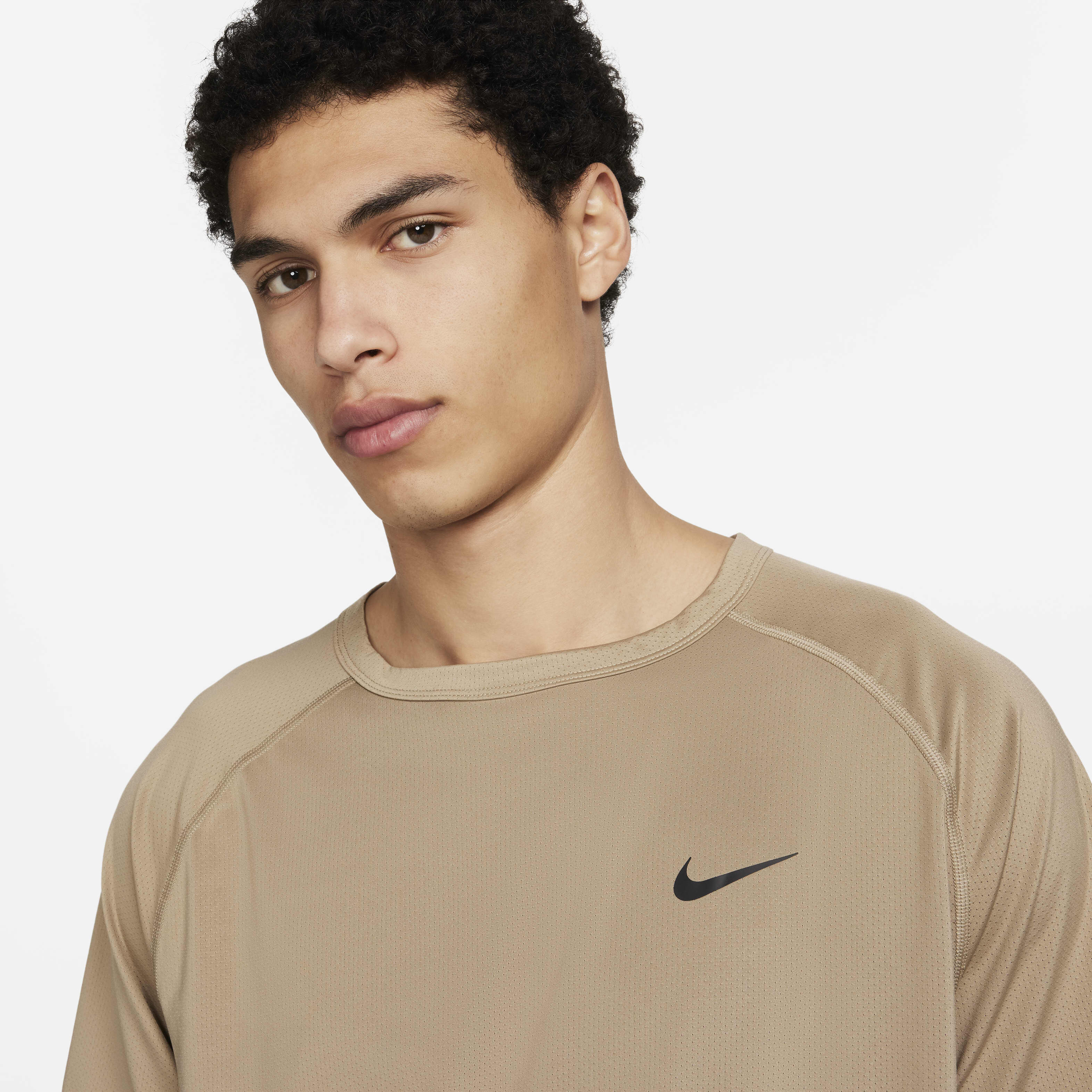 نايكي ريدي image number 2